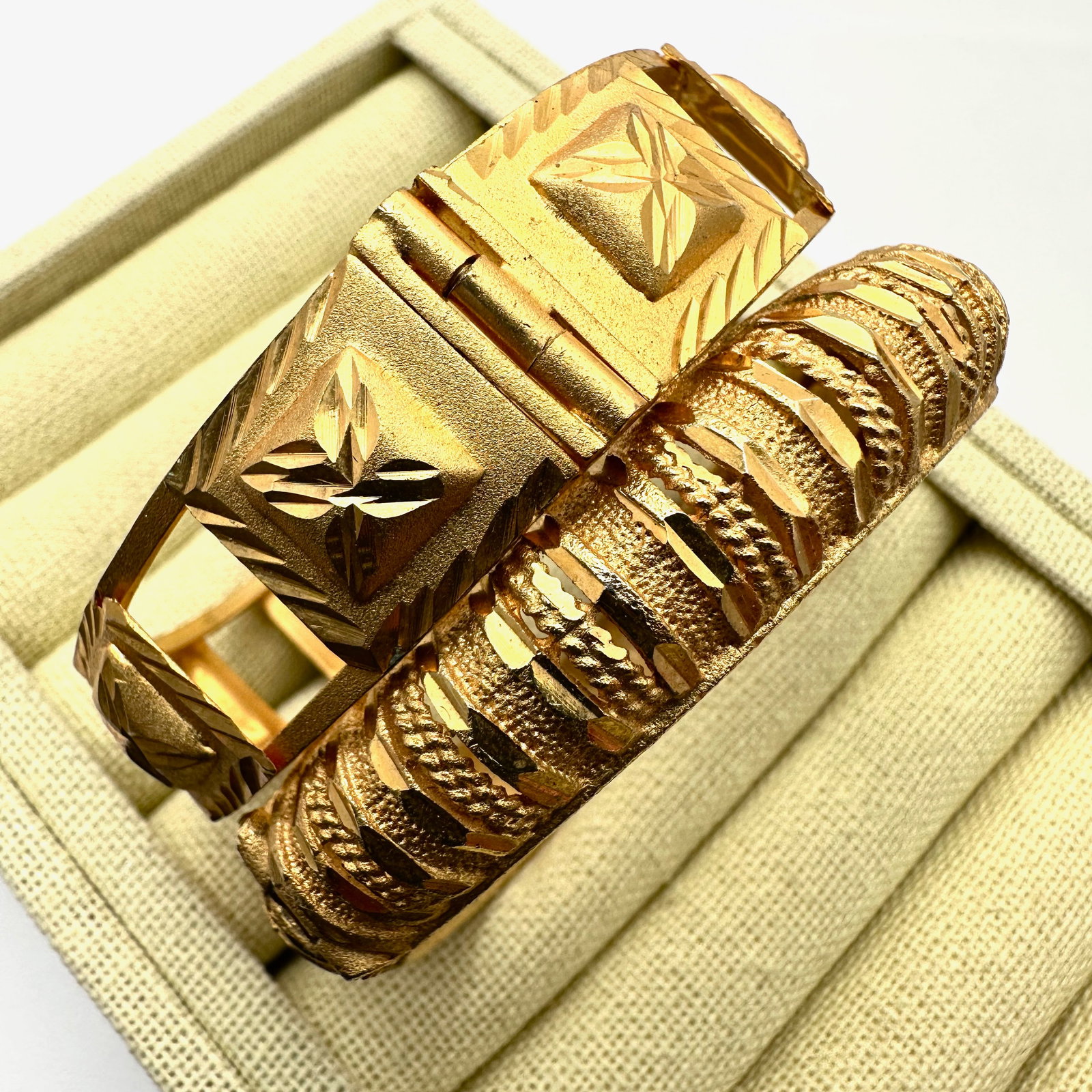 Vintage Gold Plated Stacking Hinged Bangle Bracelets 7.5 Inch: Vintage Gold Plated Stacking Hinged Bangle Bracelets 7.5 Inch
