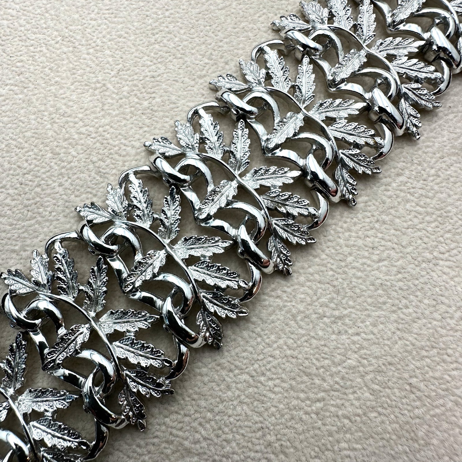 Vintage Wide Silver Tone Bracelet 7 Inch Leaf Design (1 of 3)