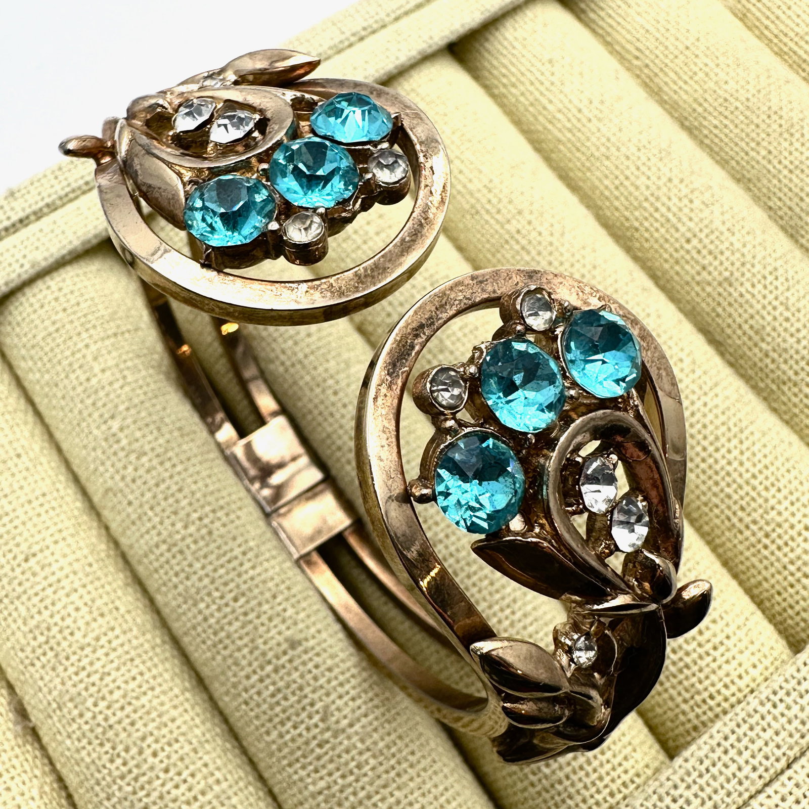 Vintage Aqua Blue and Clear Glass Rhinestone Gold Tone Clamper Bracelet 7 Inch (1 of 2)