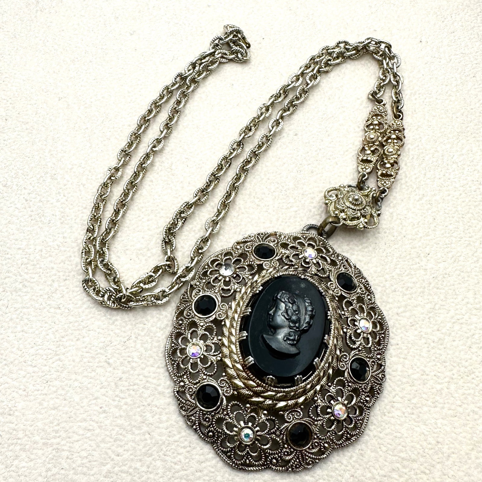 Vintage Black Cameo Gold Tone Filigree Pendant Necklace 24 Inch (1 of 2)