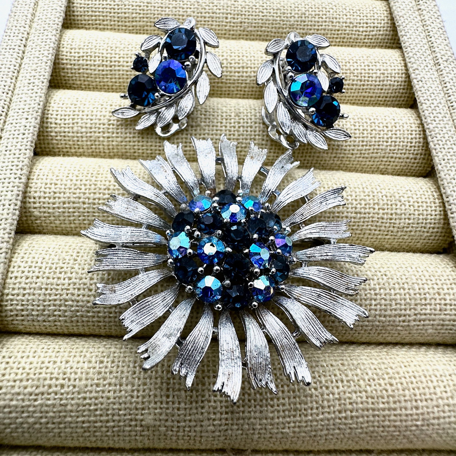 Vintage Lisner Blue Glass Rhinestone Silver tone Brooch Pin and Clip Earrings: Vintage Lisner Blue Glass Rhinestone Silver tone Brooch Pin and Clip Earrings
