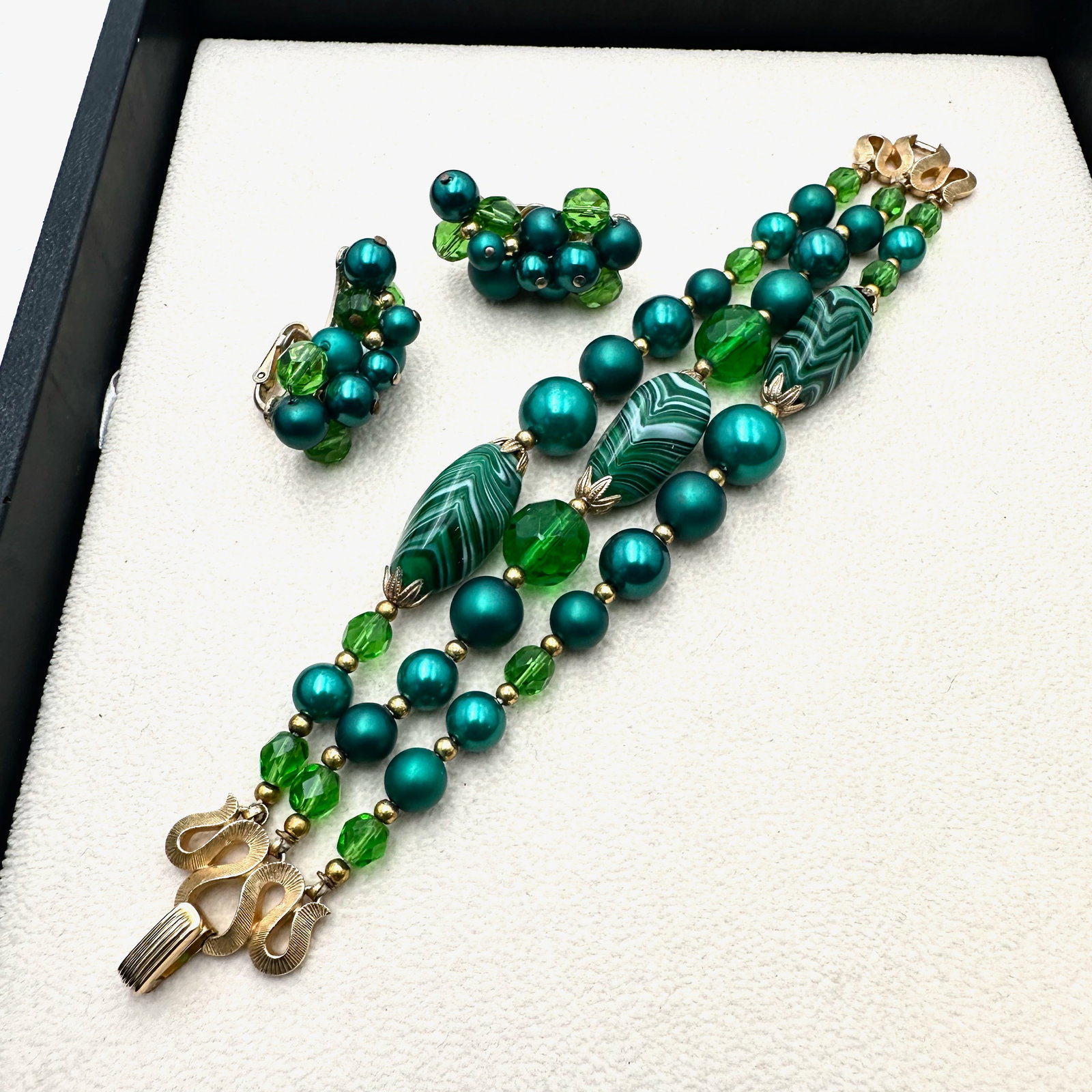 Vintage Trifari Green Art Glass Bead Gold Tone 7 Inch Bracelet and Clip Earrings Set (1 of 2)
