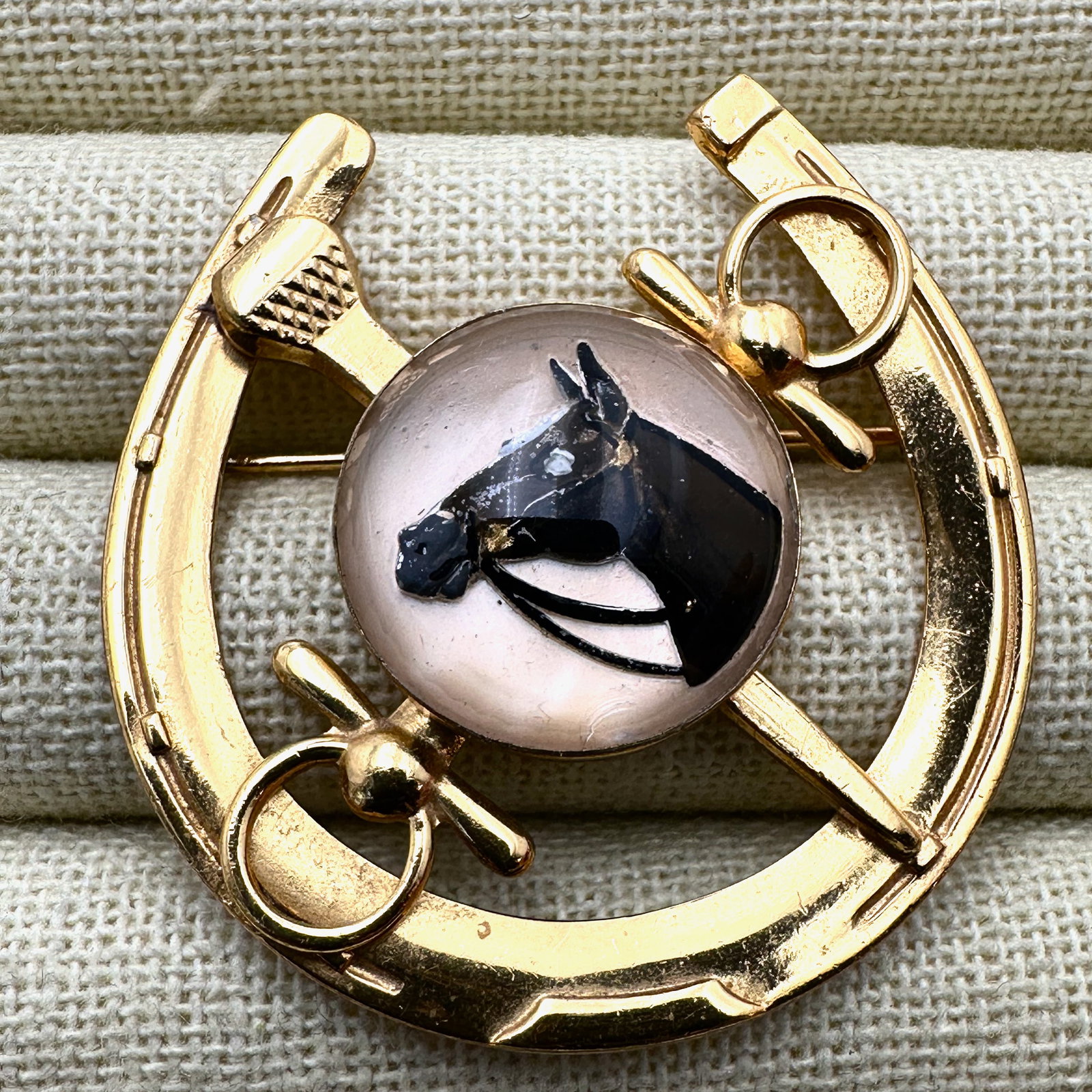 Vintage Equestrian Horse Intaglio Glass Gold Tone Brooch Pin 2 Inch (1 of 2)