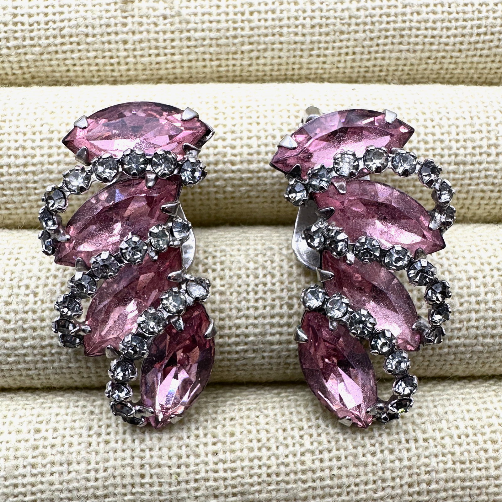 Vintage Weiss Pink Glass Rhinestone Silver Tone Clip Earrings 1.25 Inch (1 of 2)