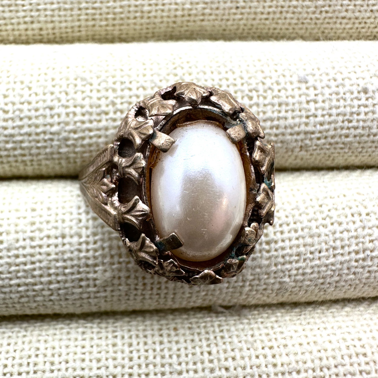 Vintage Unsigned Miriam Haskell? Faux Pearl Antiqued Gold Tone Adjustable Costume Ring (1 of 2)