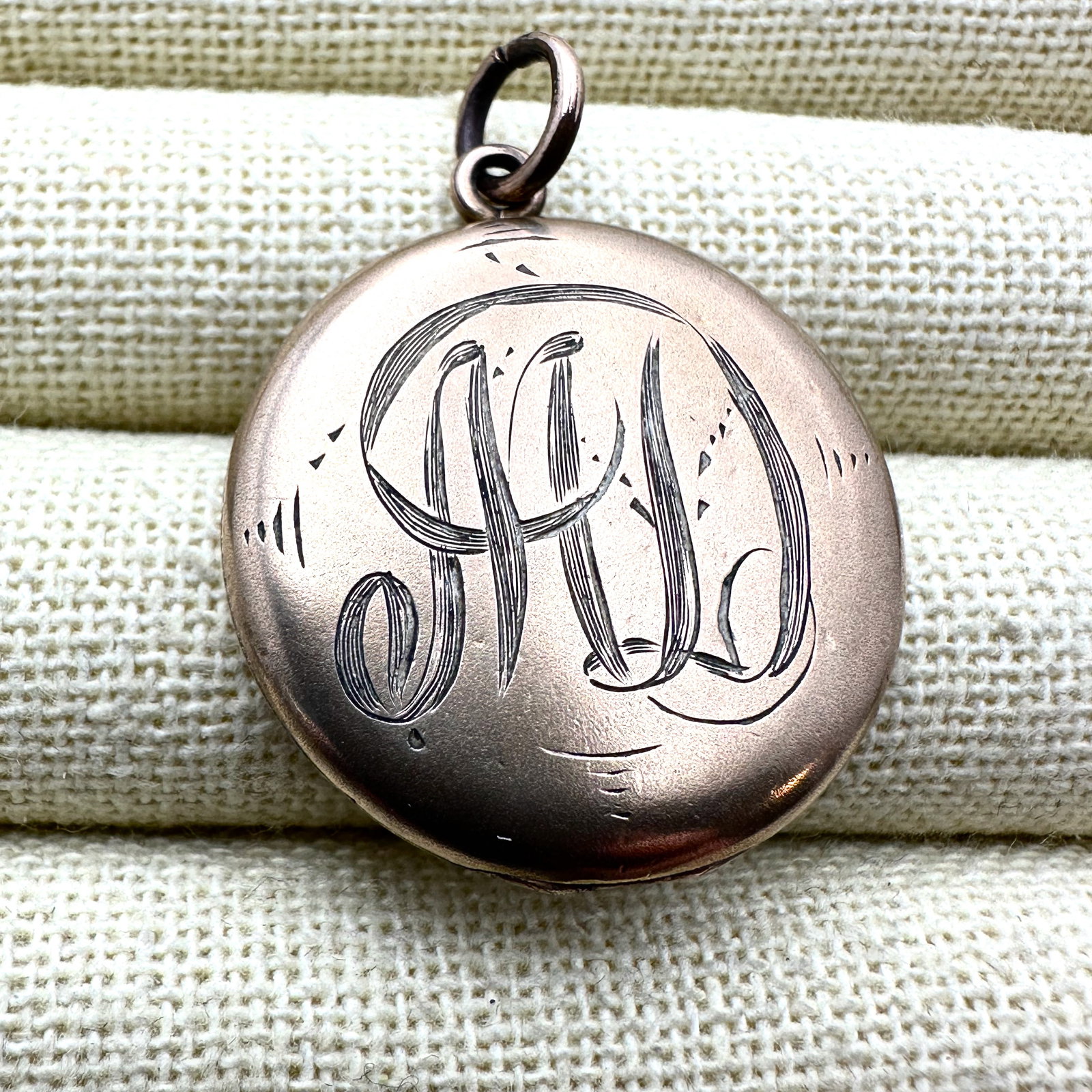 Antique Victorian Gold Filled Round Picture Locket 1.25 Inch (1 of 2)