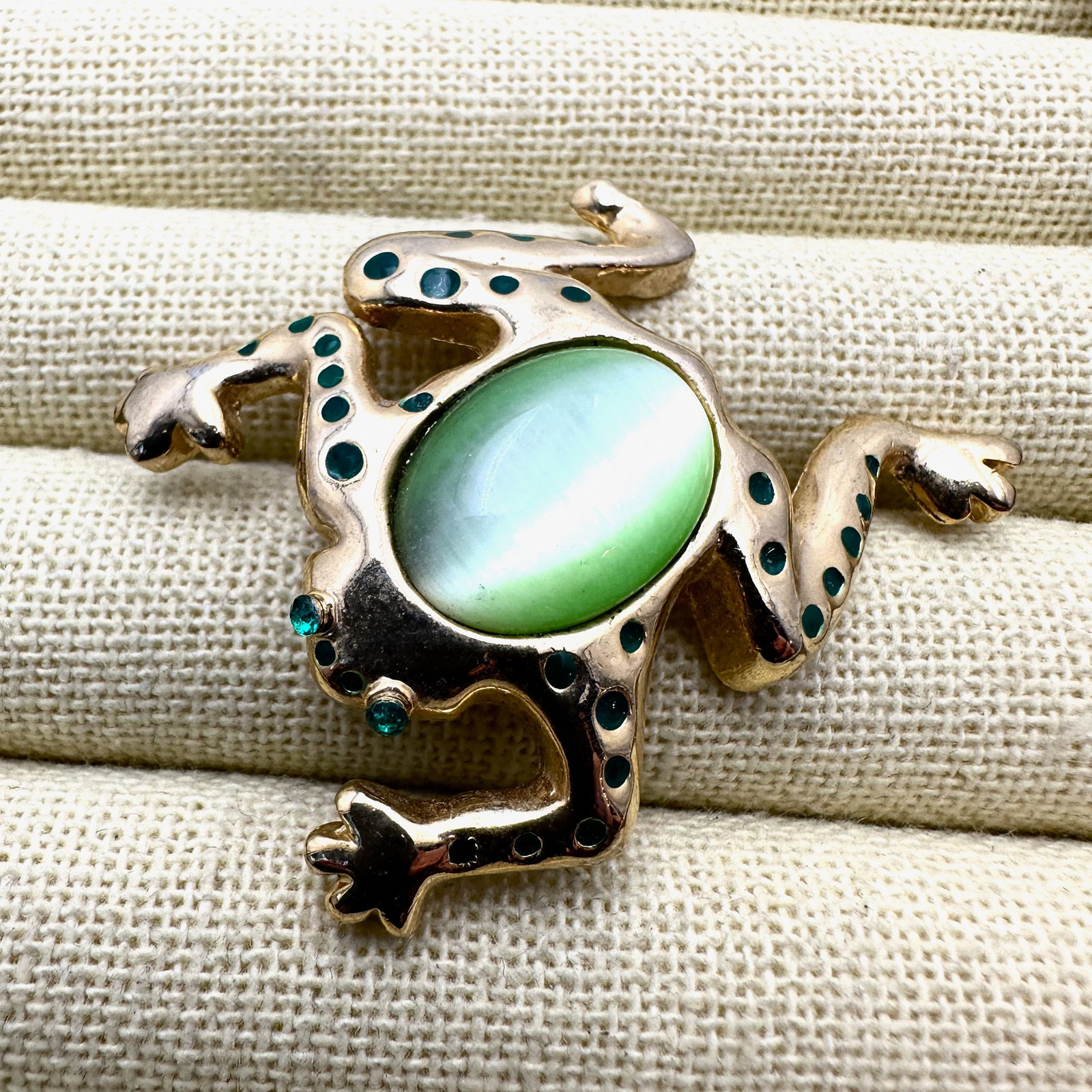 Green Cats Eye Glass Cabochon Green Rhinestone Gold Tone Frog Brooch Pin 2 Inch (1 of 2)