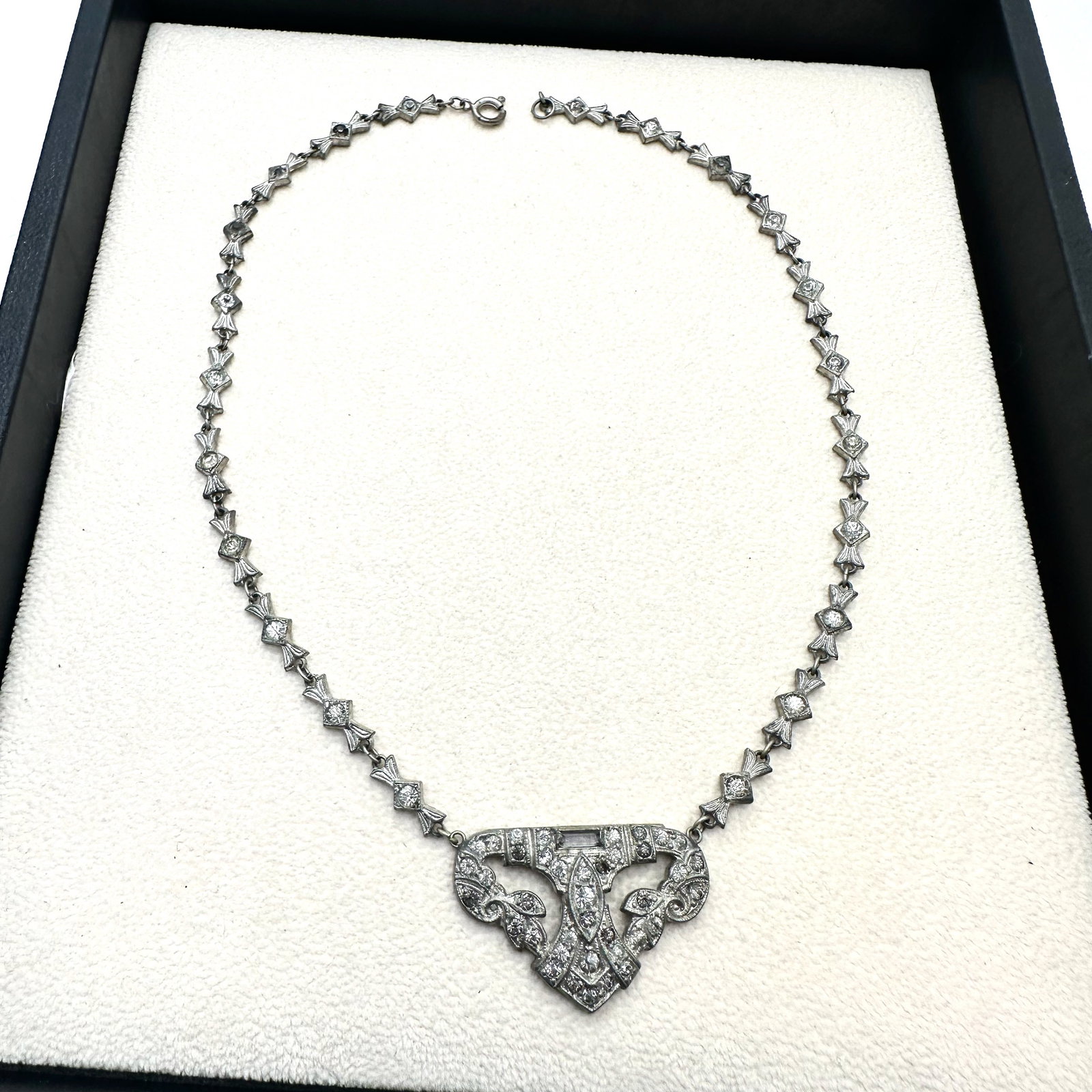 Antique Vintage Clear Rhinestone Silver Pot Metal Necklace 16 Inch (1 of 2)