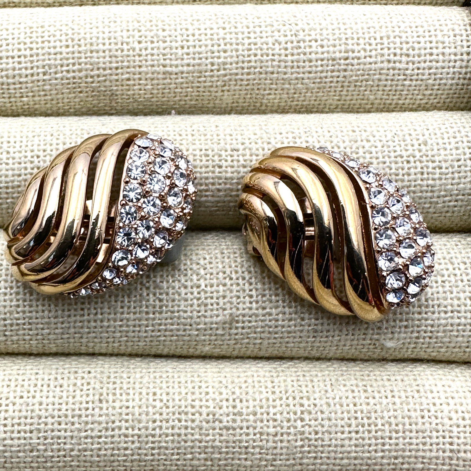 Vintage Ciner Clear Crystal Gold Tone Clip Earrings 1.25 Inch: Vintage Ciner Clear Crystal Gold Tone Clip Earrings 1.25 Inch