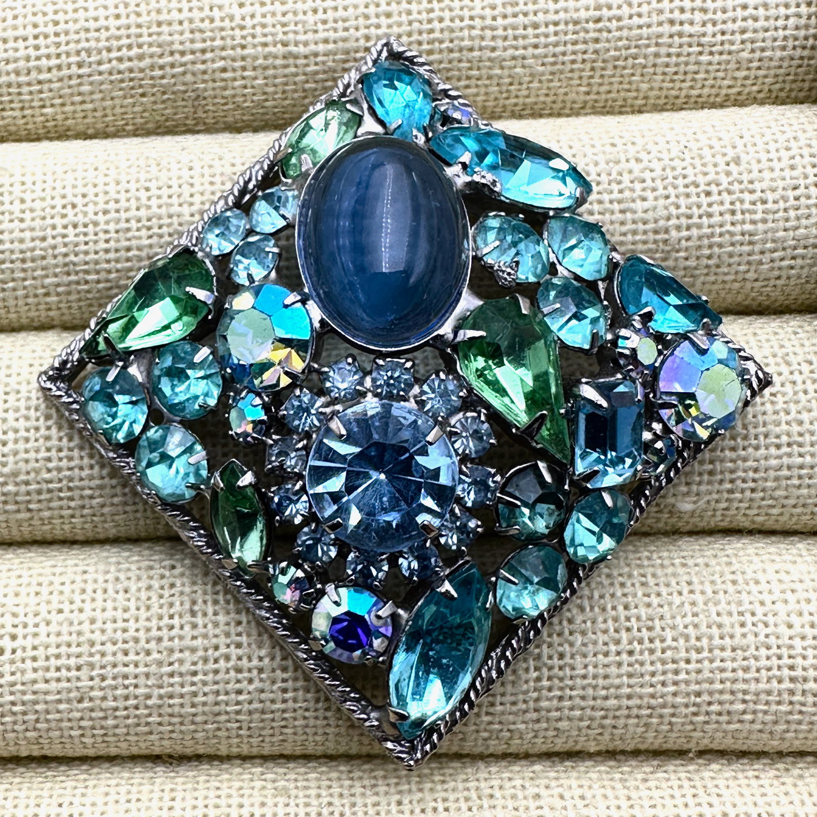 Vintage Juliana ? Unsigned Blue Green Glass Rhinestone Silver Tone Brooch Pin 2 Inch (1 of 2)
