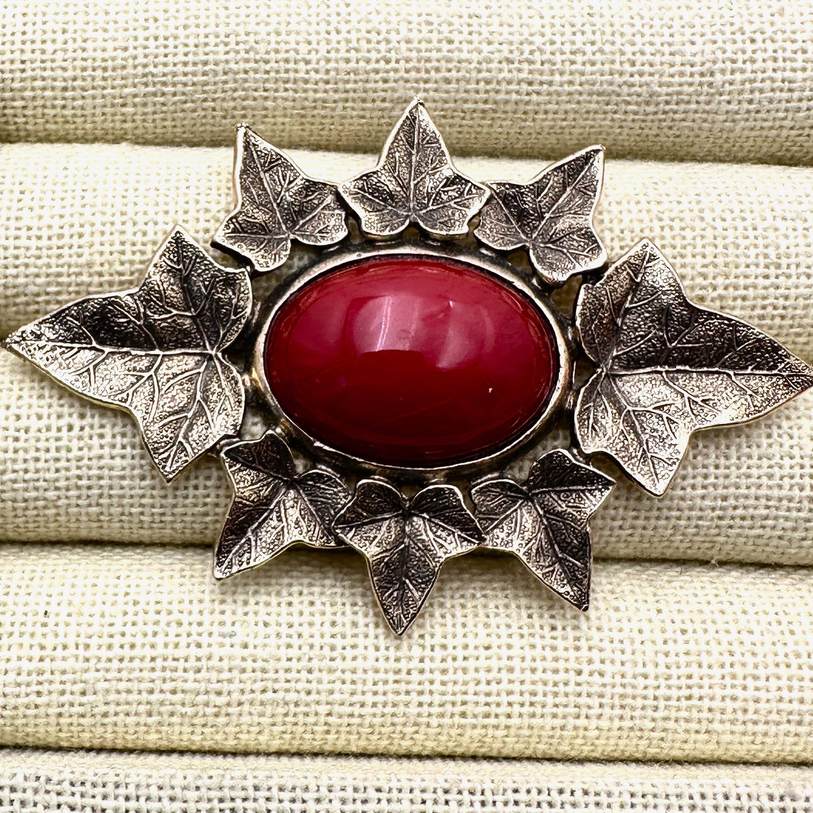 Vintage Unsigned 1928 Brand Red Cabochon Gold Tone Brooch Pin 3 Inch (1 of 2)
