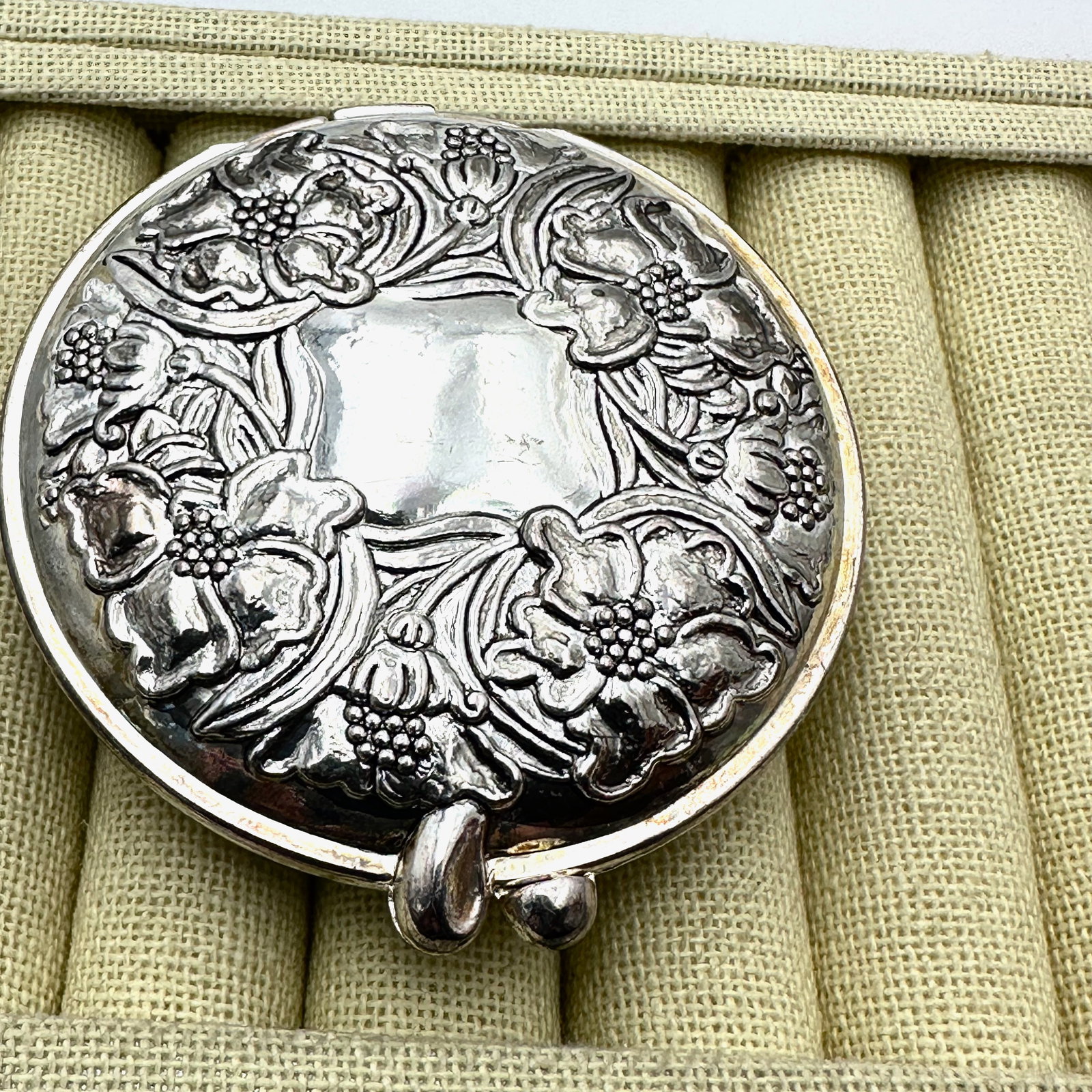 Vintage Silver Plated Mirror Compact 3 Inch (1 of 2)