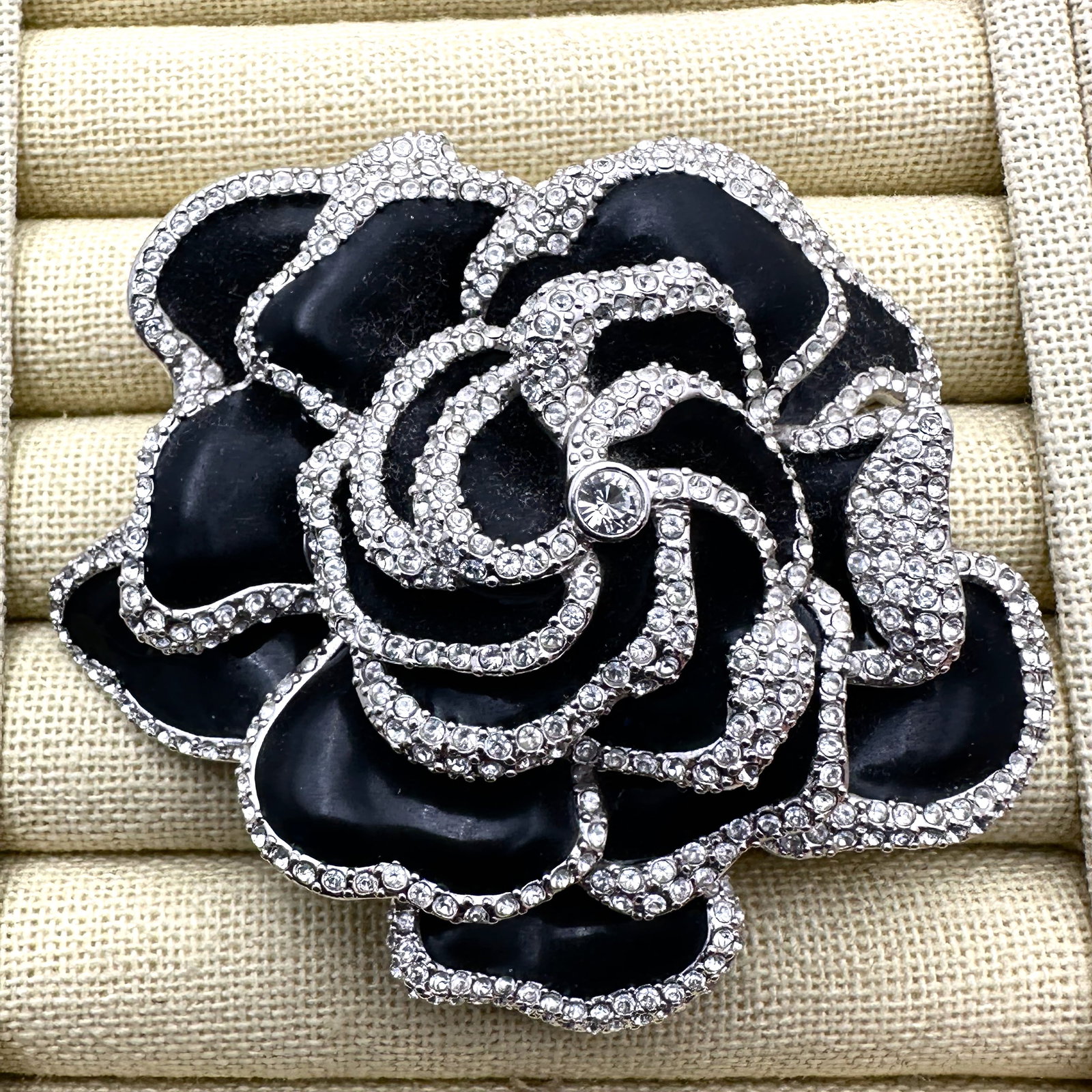 Vintage Joan Rivers Large Black Enamel Clear Rhinestone Silver Tone Flower Brooch Pin 3 Inch (1 of 2)