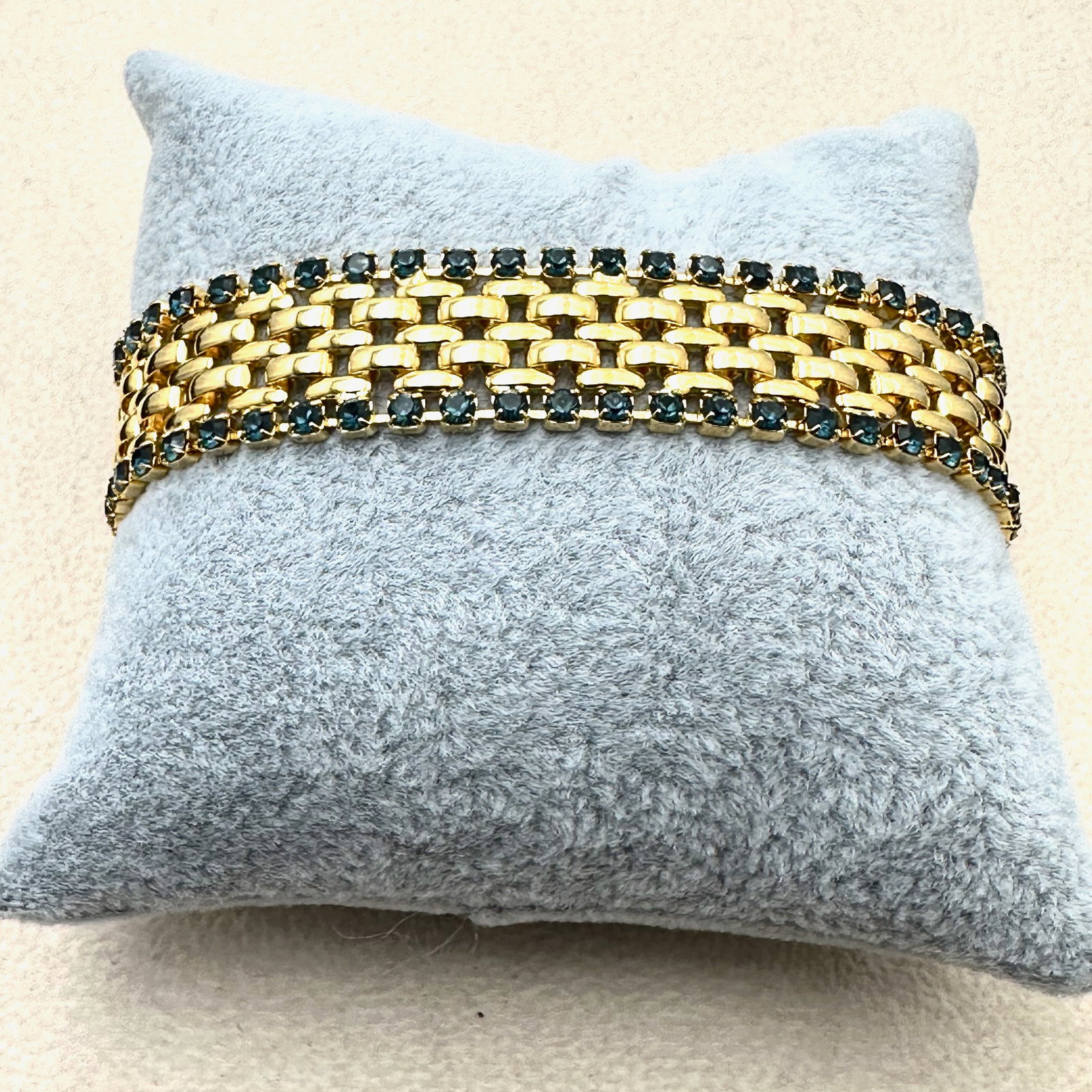 Vintage Kenneth Jay Lane KJL Blue Rhinestone Gold Tone Bracelet 7 Inch (1 of 2)