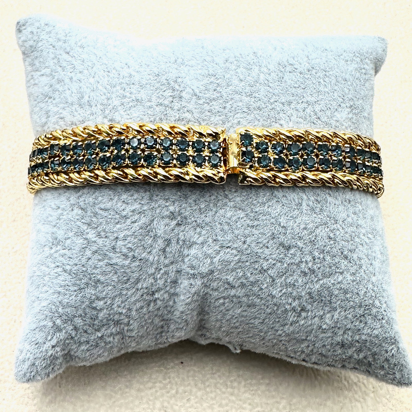 Vintage Unsigned Blue Rhinestone Gold Tone Bracelet 7 Inch Pristine Condition Nolan Miller? (1 of 2)