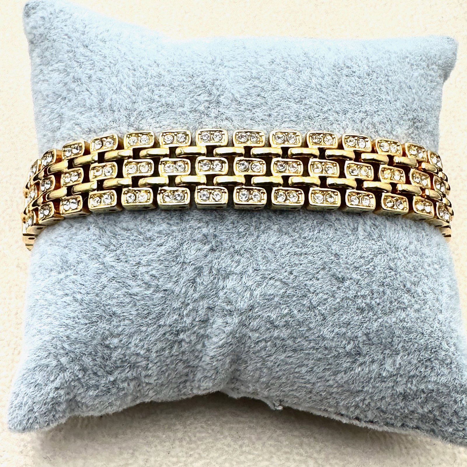 Vintage Unsigned Clear Rhinestone Gold Tone Bracelet 7 Inch Pristine Condition Nolan Miller? (1 of 2)