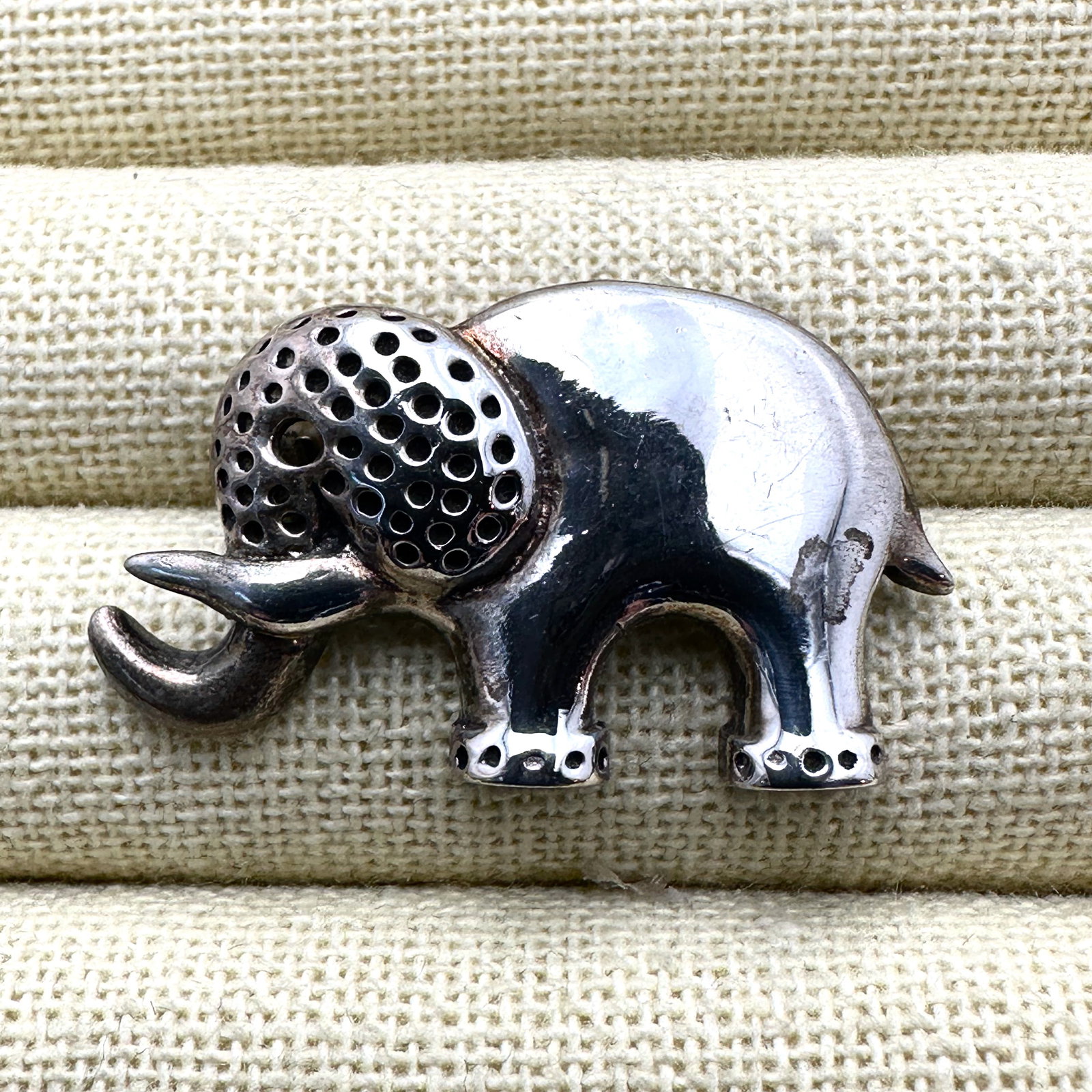 Vintage Sterling Silver Elephant Brooch Pin 1.5 Inch (1 of 2)