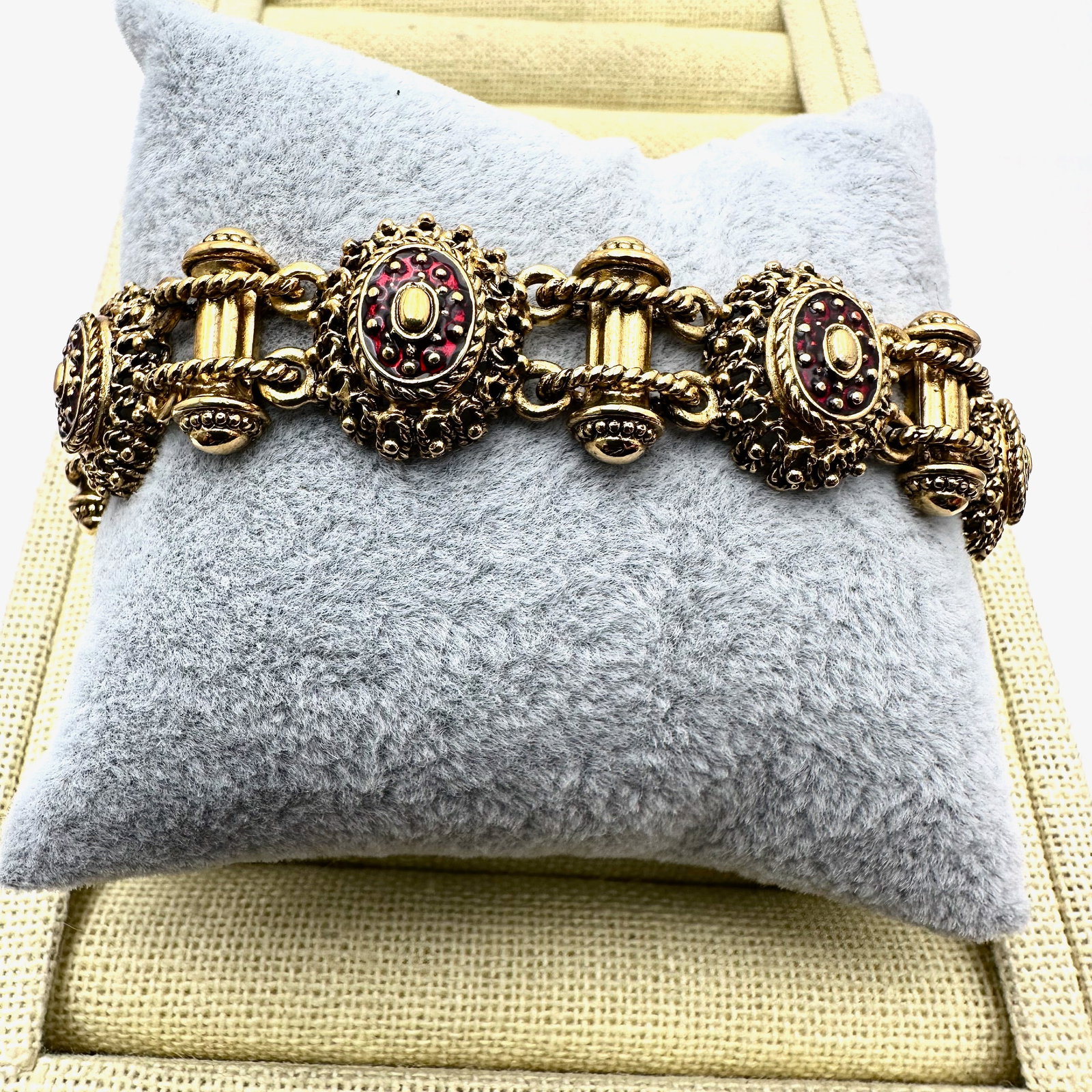 Vintage Joan Rivers Red Rhinestone Antiqued Gold Tone Bracelet 7.5 Inch (1 of 2)