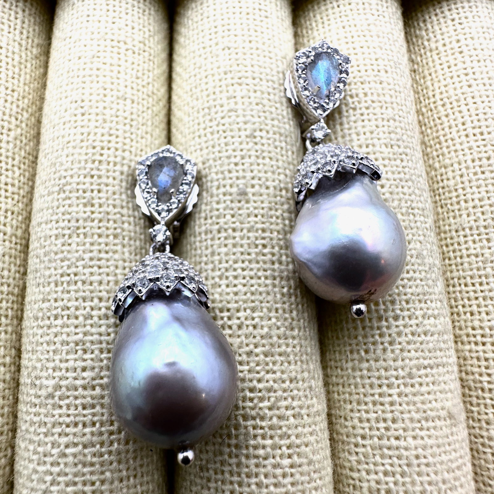 Grey Silver Pearl Pierced Chandelier Earrings 1.25 Inch: Grey Silver Pearl Pierced Chandelier Earrings 1.25 Inch