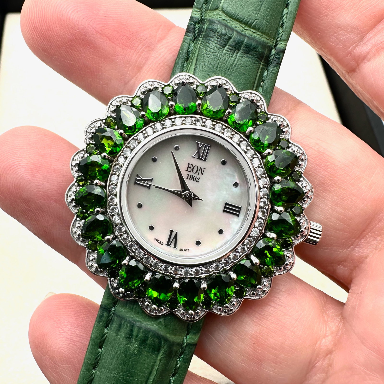 Eon Green Crystal Watch Leather Band Will Need a New Battery (1 of 3)