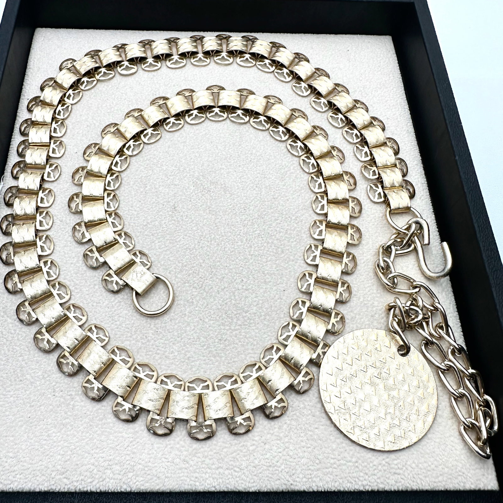 Vintage Gold Tone Book Chain Belt Fits Up to 34 Inch: Vintage Gold Tone Book Chain Belt Fits Up to 34 Inch