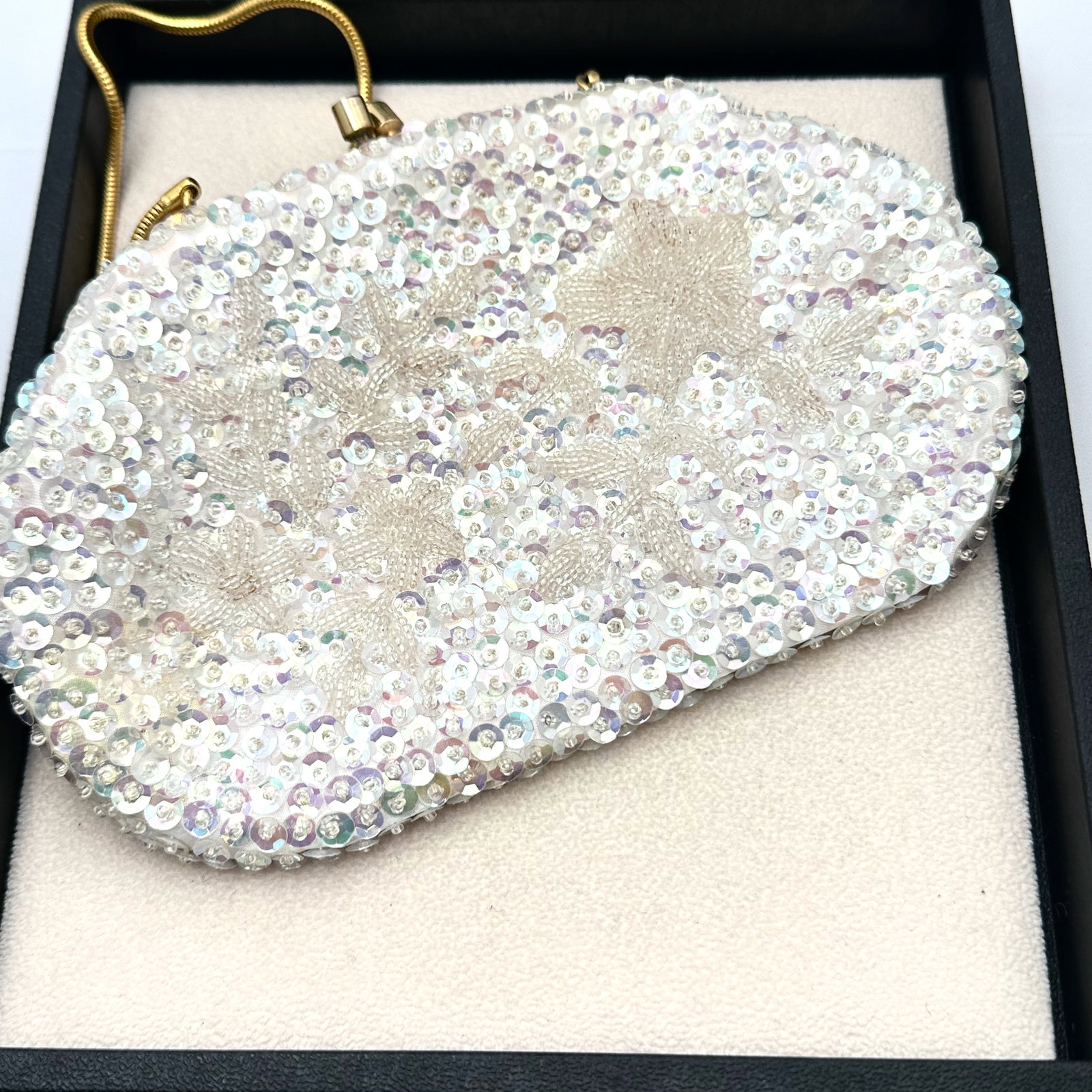 Vintage Aurora Borealis Sequin Clutch Purse 7 Inch by 4 Inch (1 of 4)