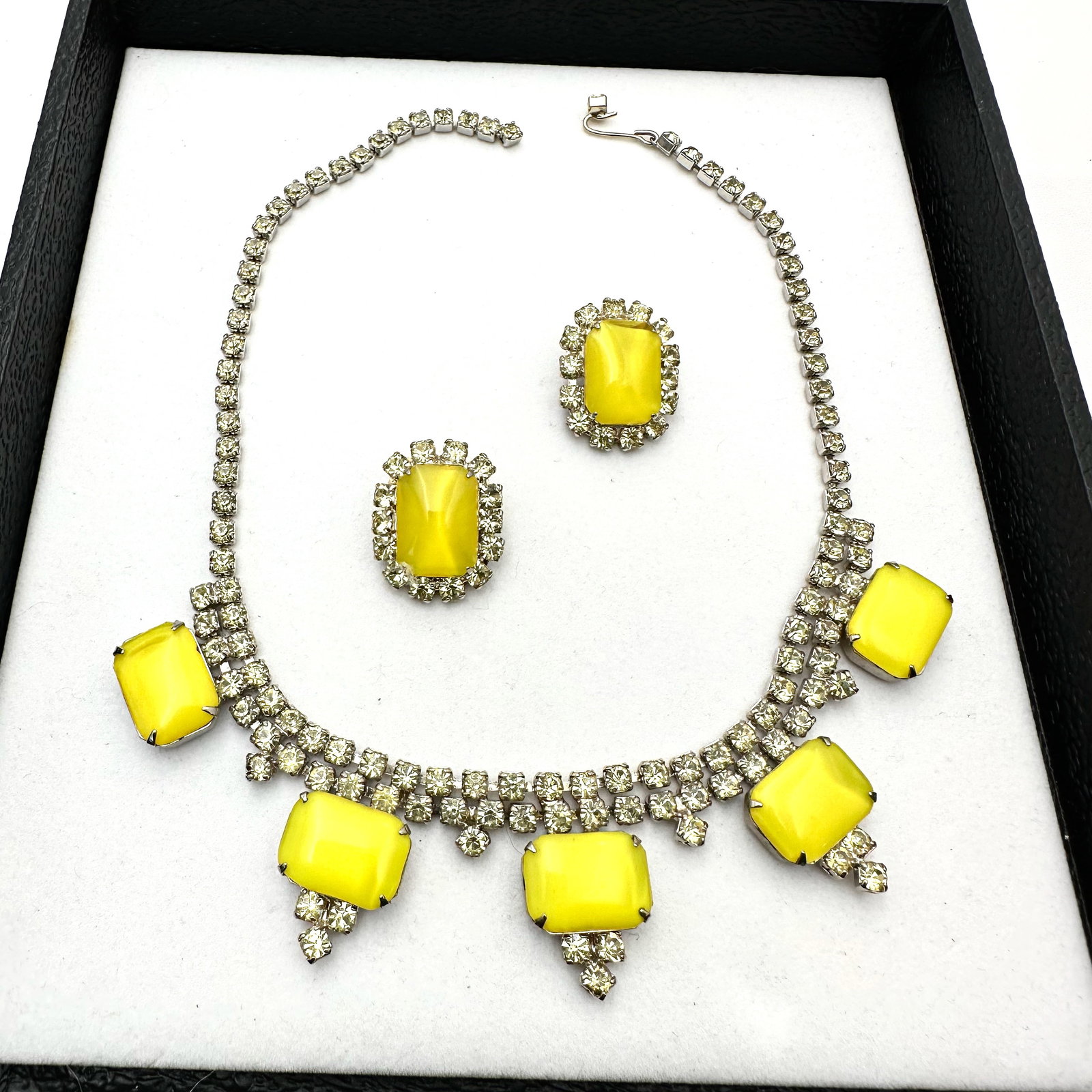 Vintage Lemon Yellow Glass Rhinestone Silver Tone Necklace and Clip Earrings Set Unsigned (1 of 2)