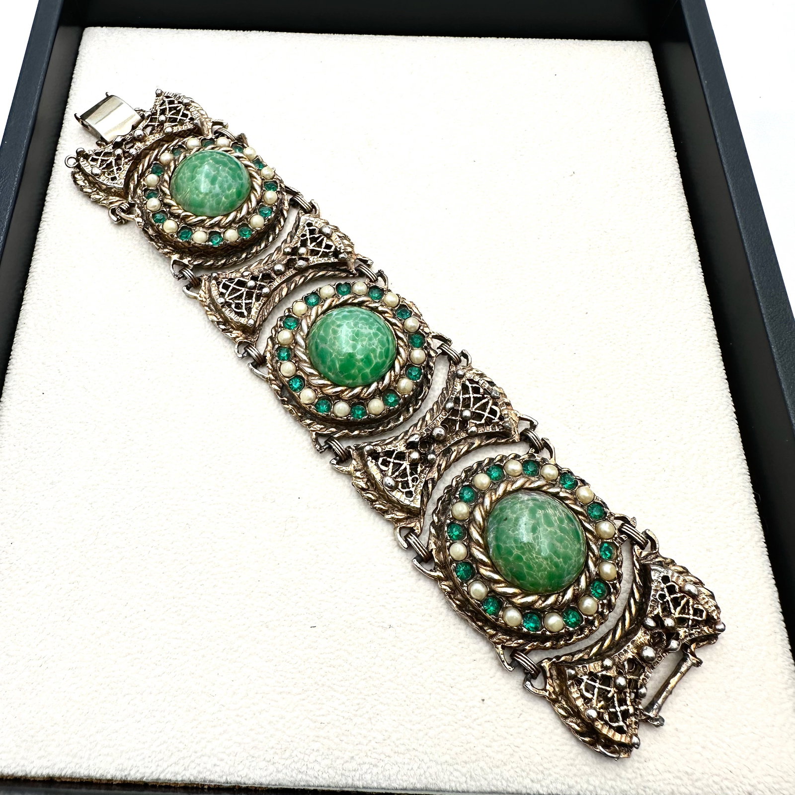 Vintage Unsigned Wide Gold Tone Bracelet 7.5 Inch Peking Glass and Rhinestones (1 of 3)