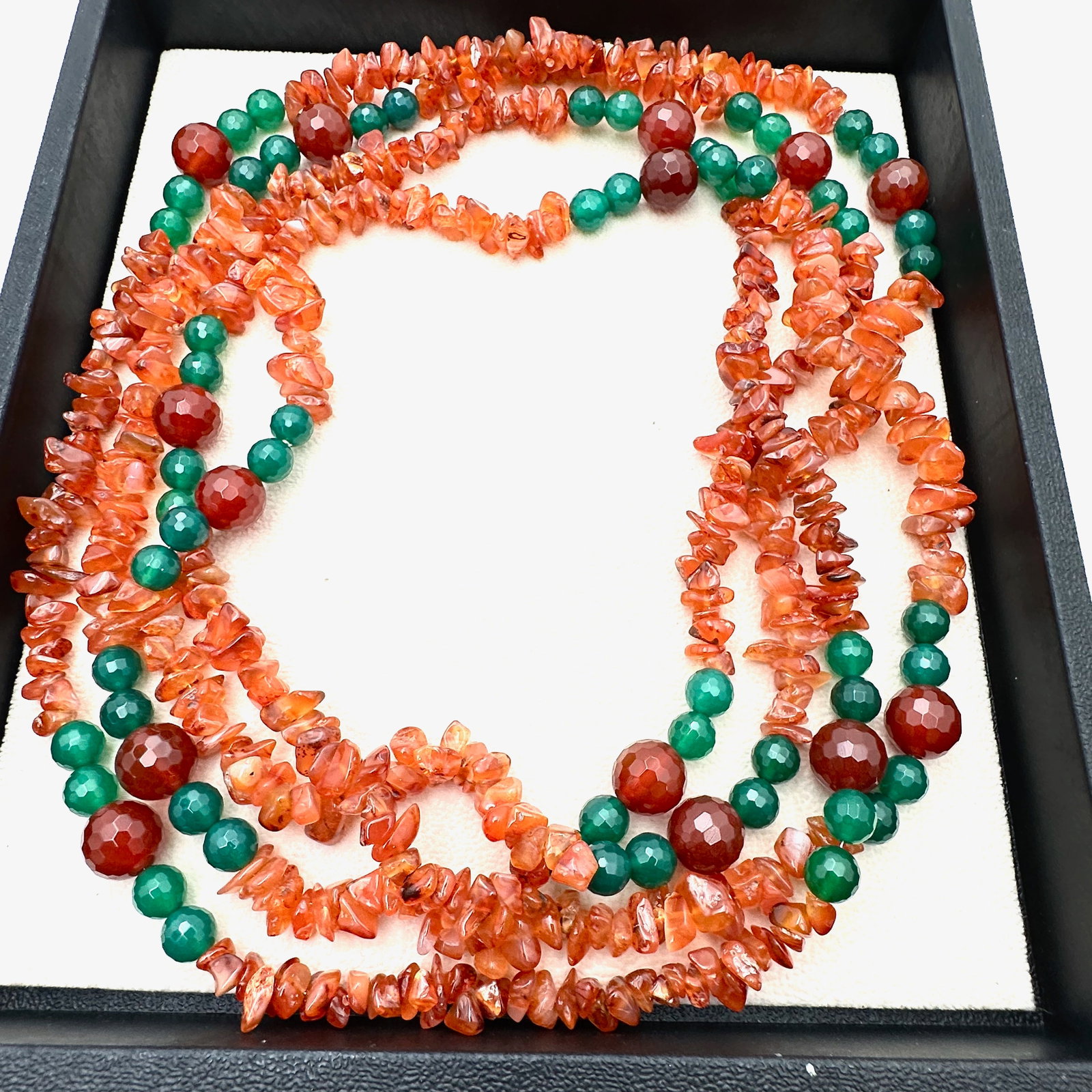 Pair of Red and Green Agate and Carnelian Chip Necklaces: Pair of Red and Green Agate and Carnelian Chip Necklaces