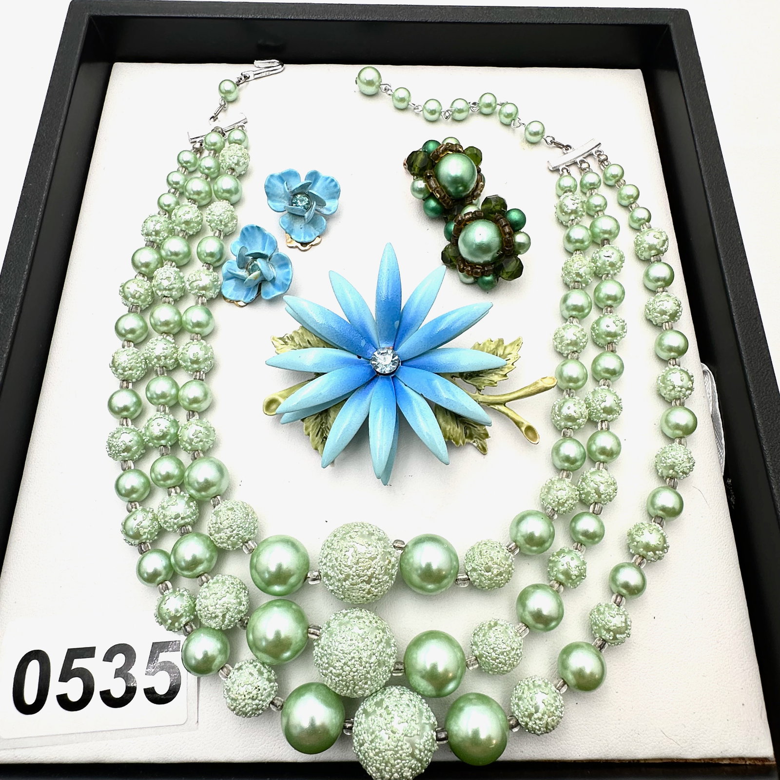 Vintage Retro Mid Century Necklaces and Enamel Flower Brooches Pins (1 of 2)