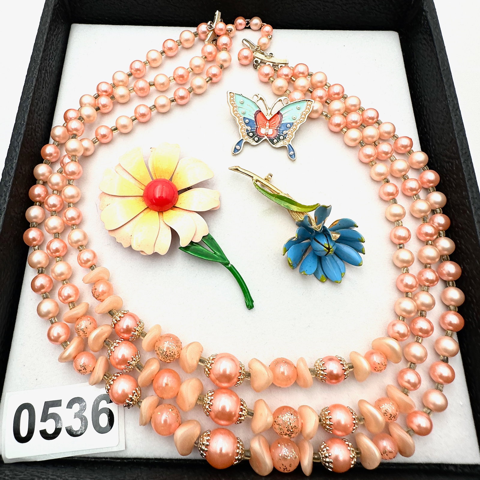 Vintage Retro Mid Century Necklaces and Enamel Flower Brooches Pins (1 of 2)