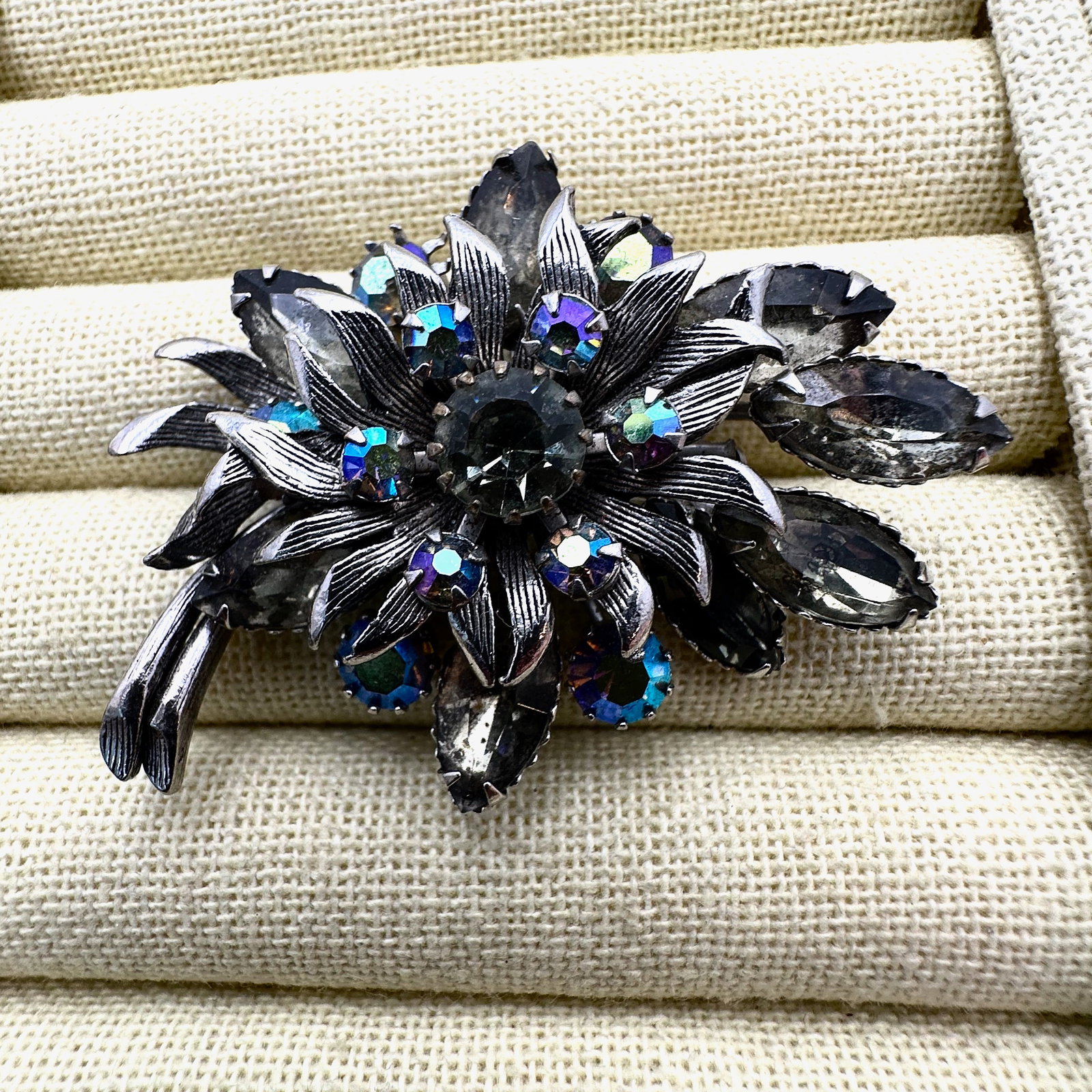Vintage Smokey Grey Glass Rhinestone Silver Tone Brooch Pin 2.5 Inch (1 of 2)