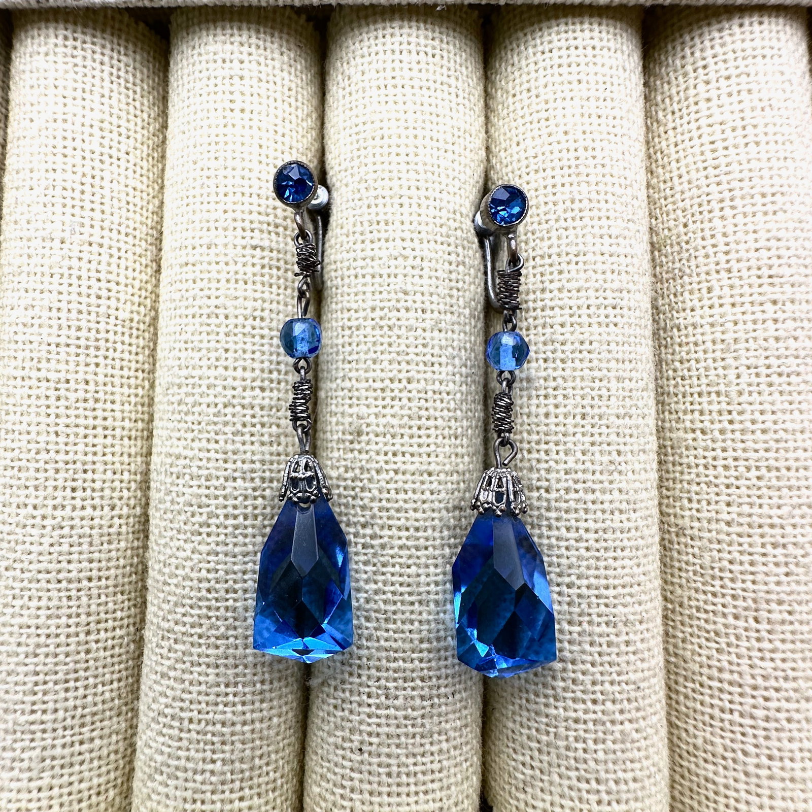 Antique Vintage Blue Czech Glass Drop Silver Tone Chandelier Earrings 1.75 Inch: Antique Vintage Blue Czech Glass Drop Silver Tone Chandelier Earrings 1.75 Inch