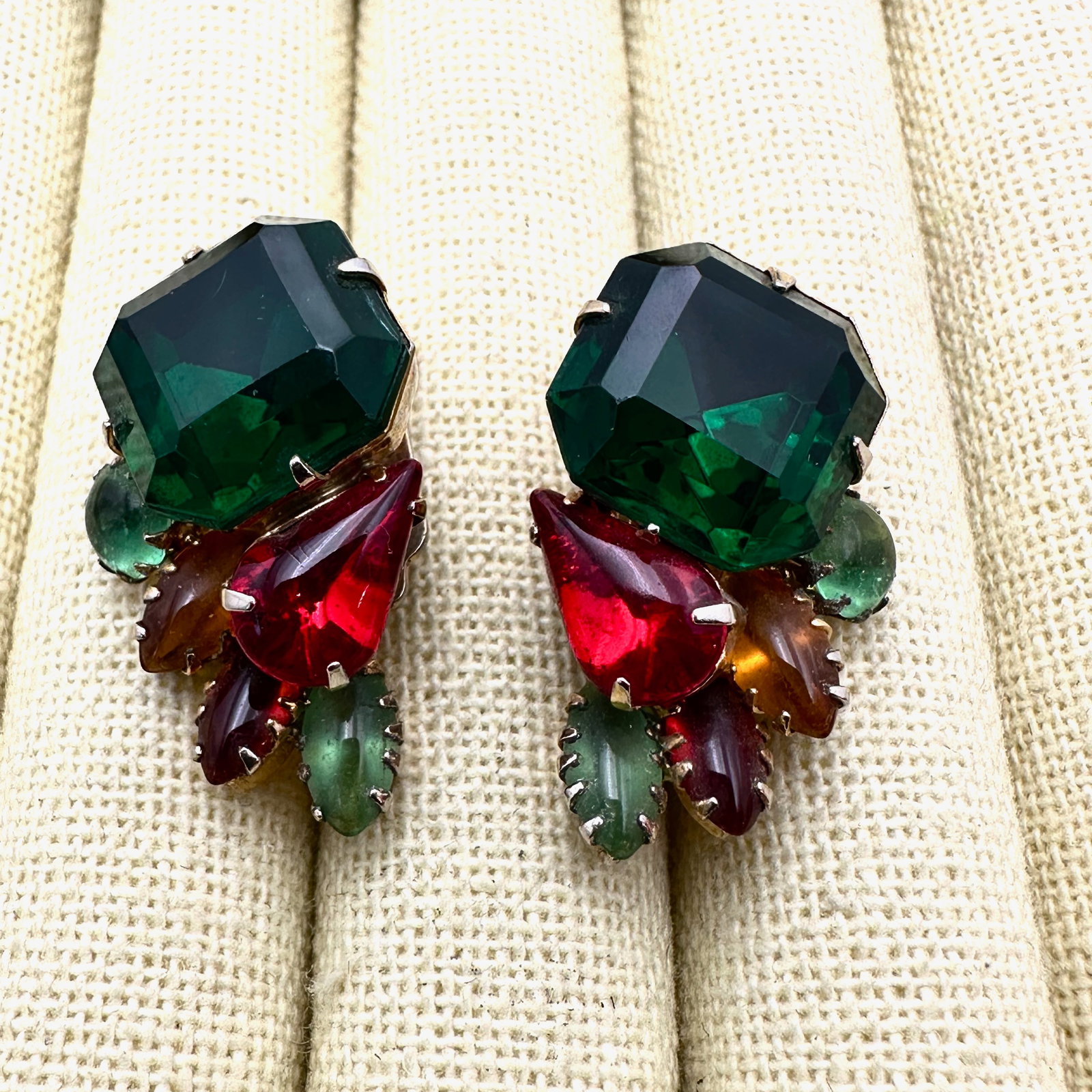 Vintage Multicolor Glass Rhinestone Gold Tone Clip Earrings Green Orange Amber Red: Vintage Multicolor Glass Rhinestone Gold Tone Clip Earrings Green Orange Amber Red