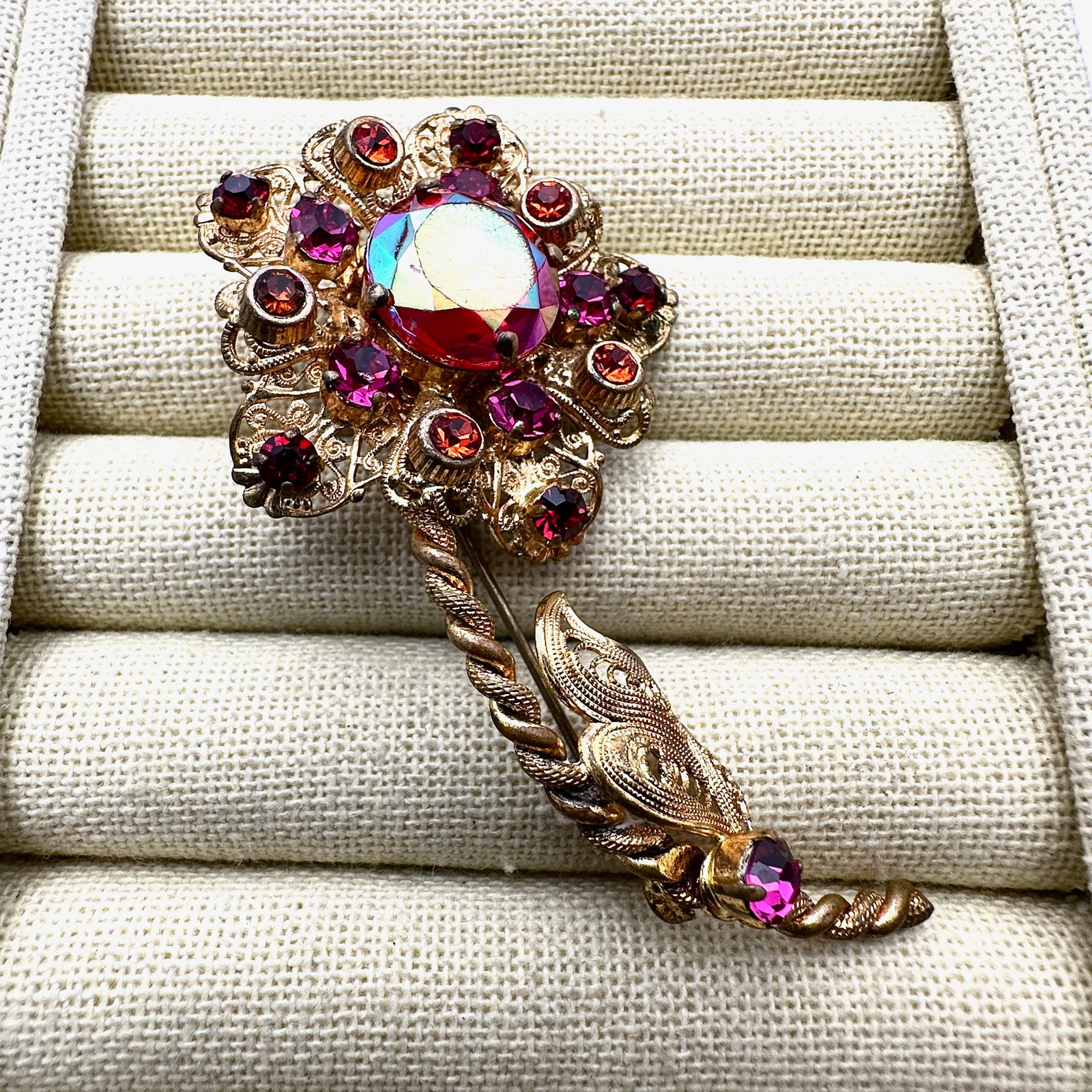 Vintage Red Aurora Borealis Glass Rhinestone Gold Tone Filigree Flower Brooch Pin 3 Inch (1 of 2)