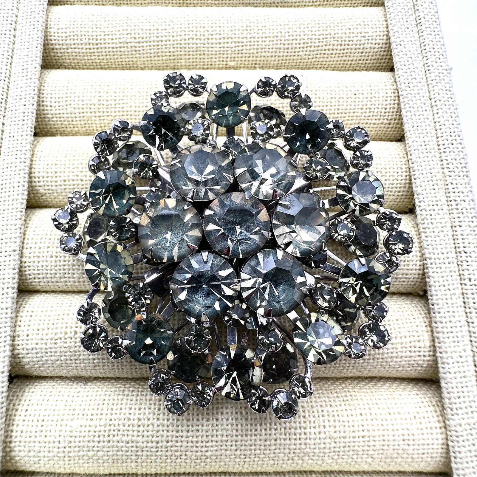 Vintage Grey Glass Rhinestone Silver Tone Brooch Pin 3 Inch (1 of 2)