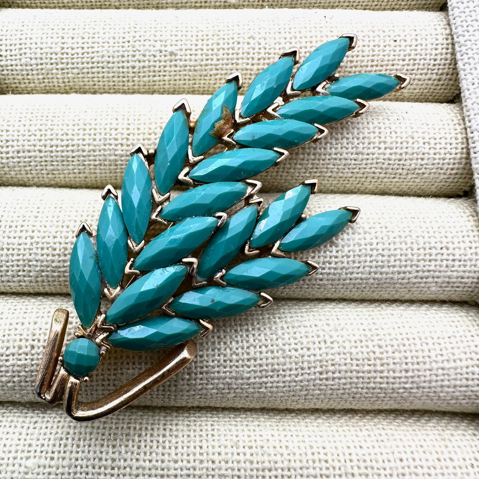 Green Glass Rhinestone Matte Gold Tone Brooch Pin 3 Inch: Green Glass Rhinestone Matte Gold Tone Brooch Pin 3 Inch