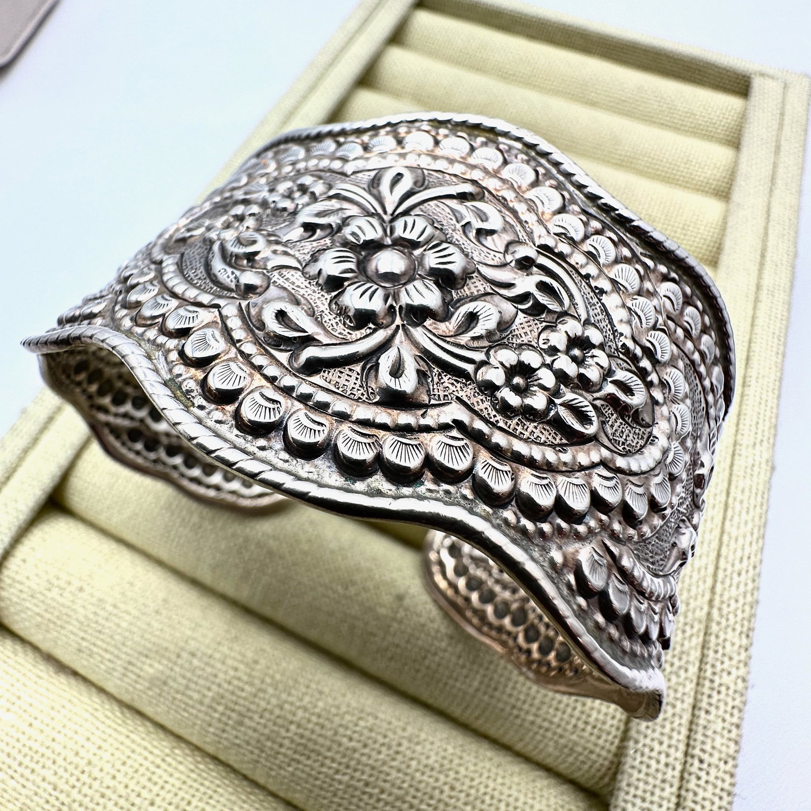 Sterling Silver Cuff Bracelet Embossed Floral Design Adjustable Size 25 Grams (1 of 2)