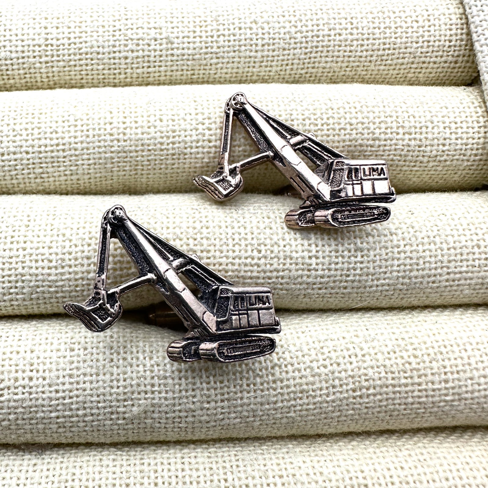 Vintage Backhoe Loader Big Machinery Gold Tone Cuff Links (1 of 2)
