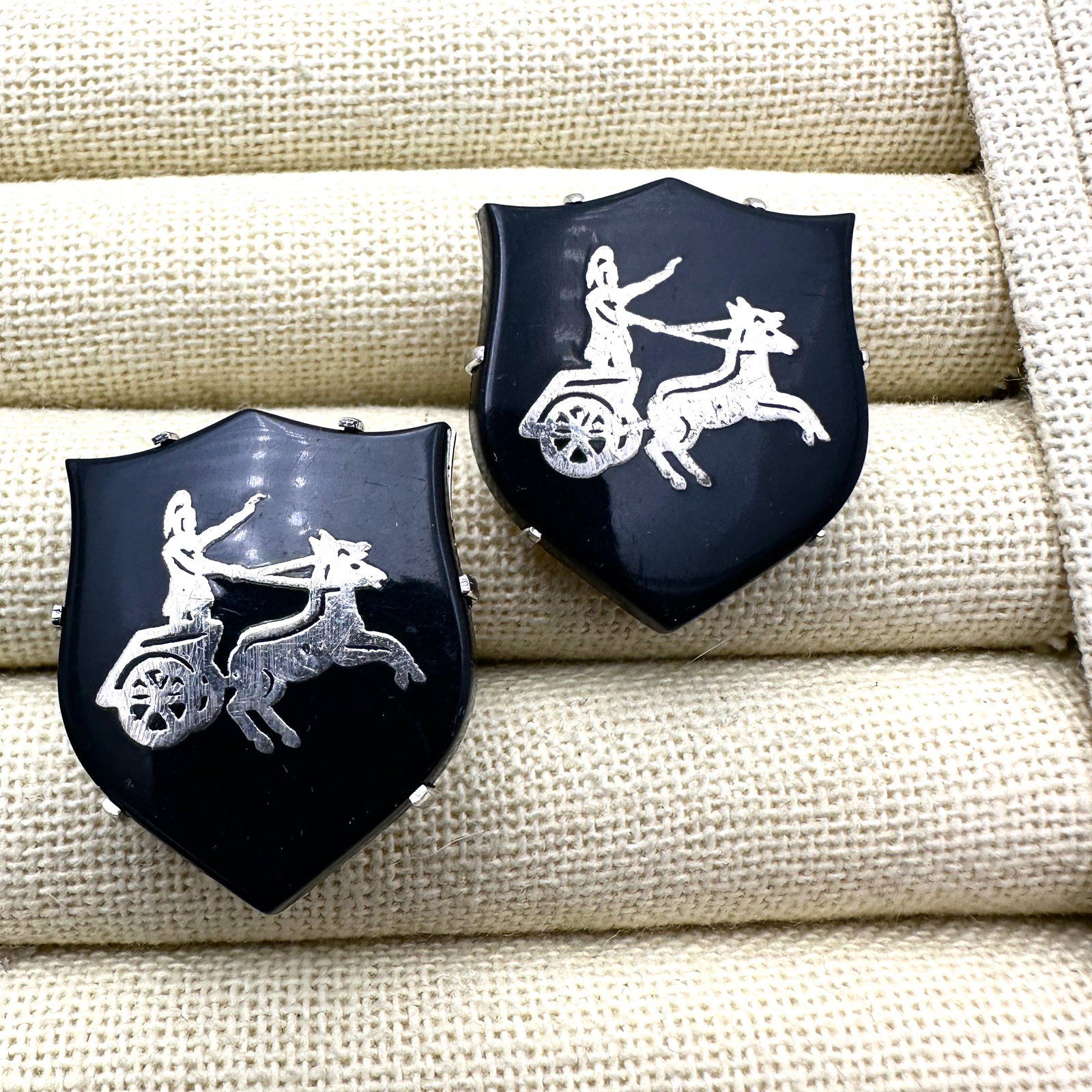 Vintage Swank Roman Soldier Design Black and Silver Tone Cuff Links (1 of 2)