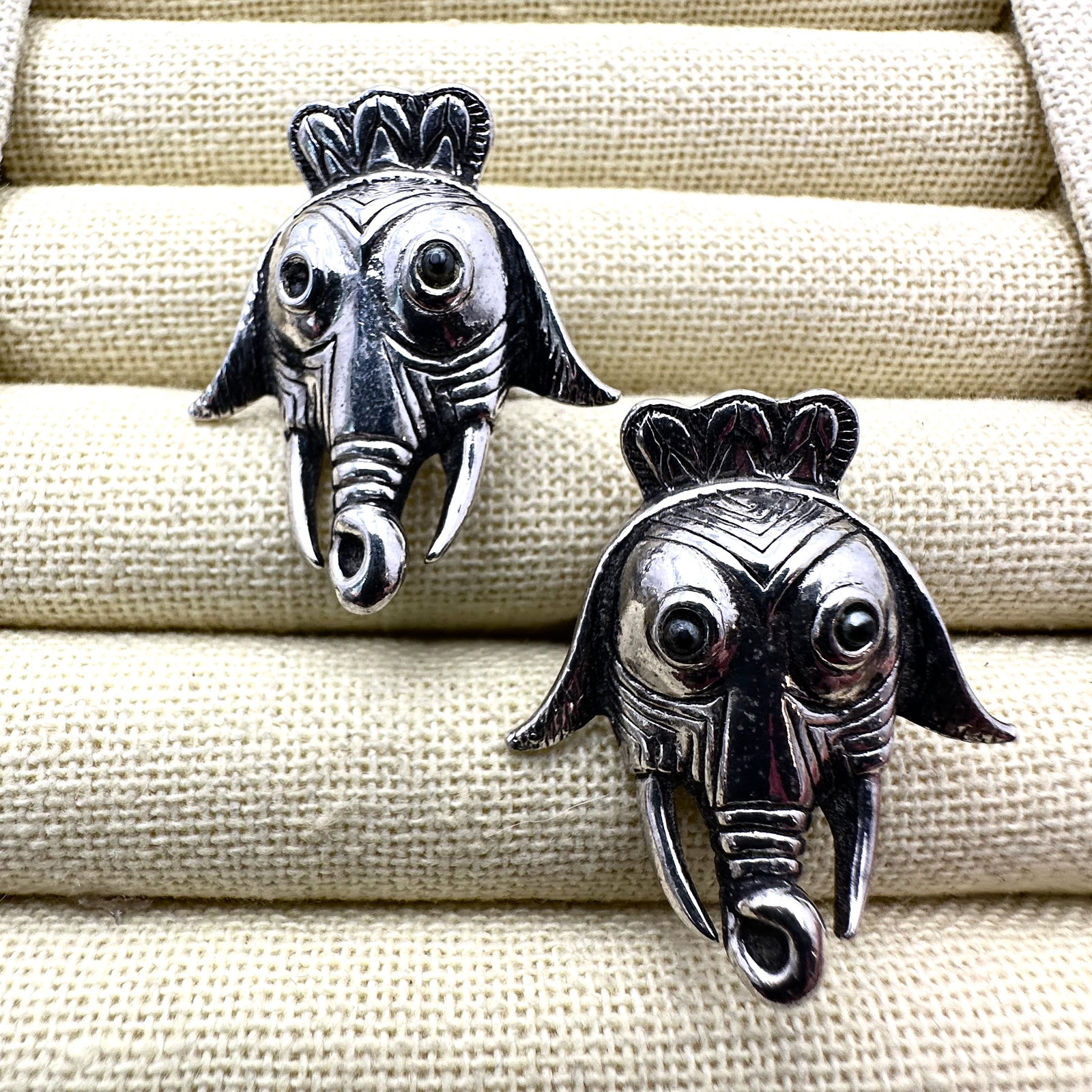 Vintage Swank Cuff Links Silver Tone War Elephants Design (1 of 2)