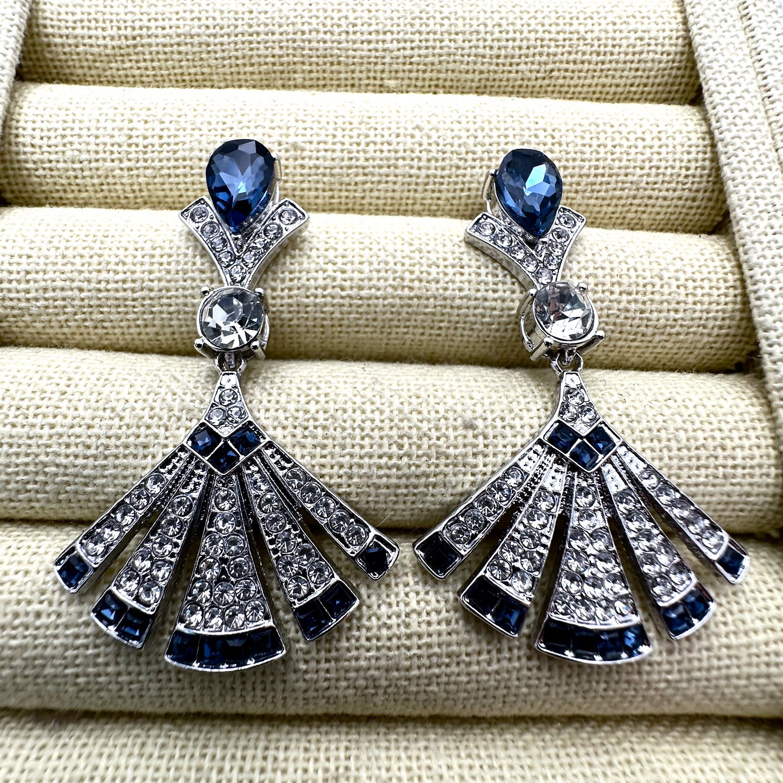 Art Deco Style Sapphire Blue and Clear Rhinestone Silver Tone Pierced Chandelier Earrings 2 Inch: Art Deco Style Sapphire Blue and Clear Rhinestone Silver Tone Pierced Chandelier Earrings 2 Inch