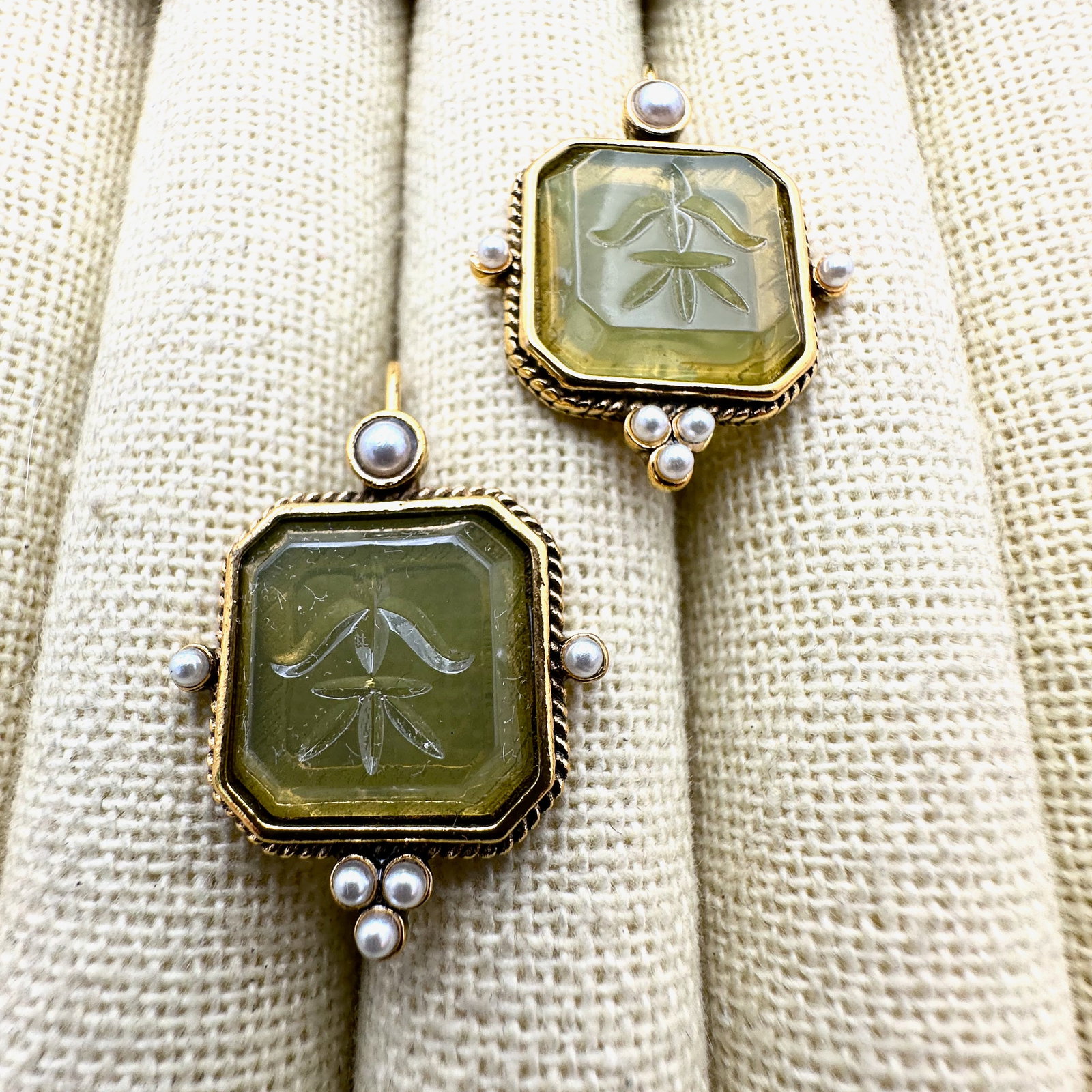 Intaglio Glass Faux Pearl Gold Tone Pierced Earrings 1.5 Inch: Intaglio Glass Faux Pearl Gold Tone Pierced Earrings 1.5 Inch