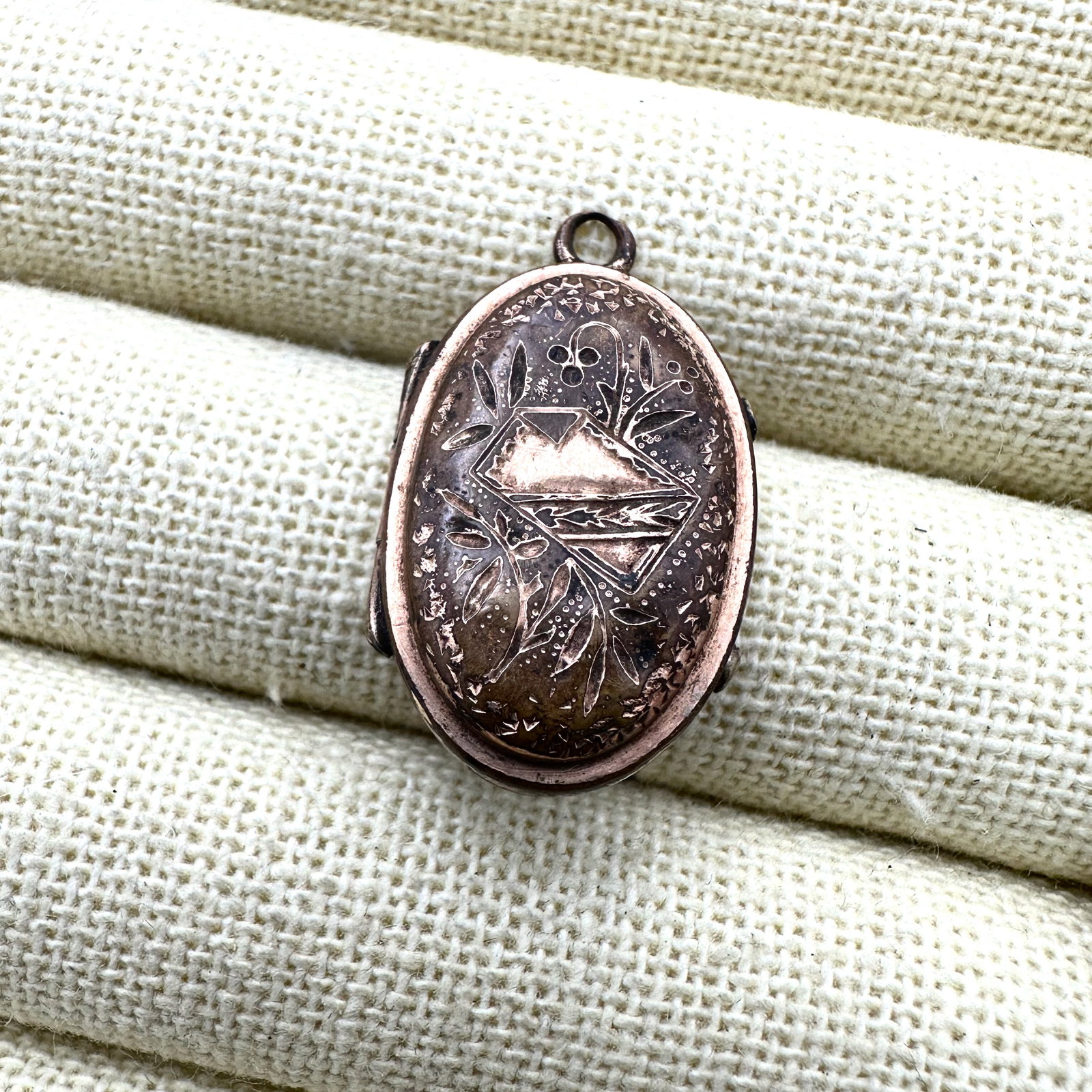 Antique Victorian Gold filled Oval Pendant Picture Locket 1.25 Inch (1 of 3)
