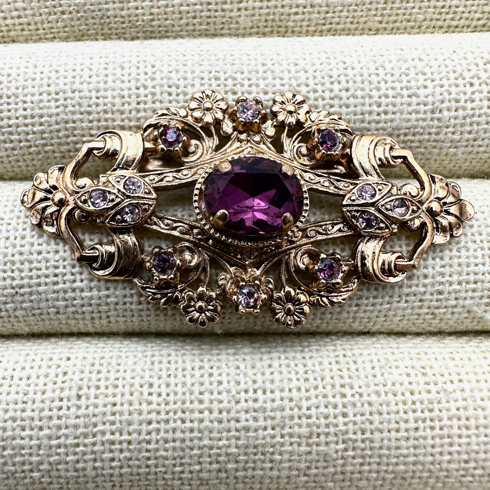 Vintage Purple Glass Stone Gold Tone Brooch Pin 2 Inch: Vintage Purple Glass Stone Gold Tone Brooch Pin 2 Inch