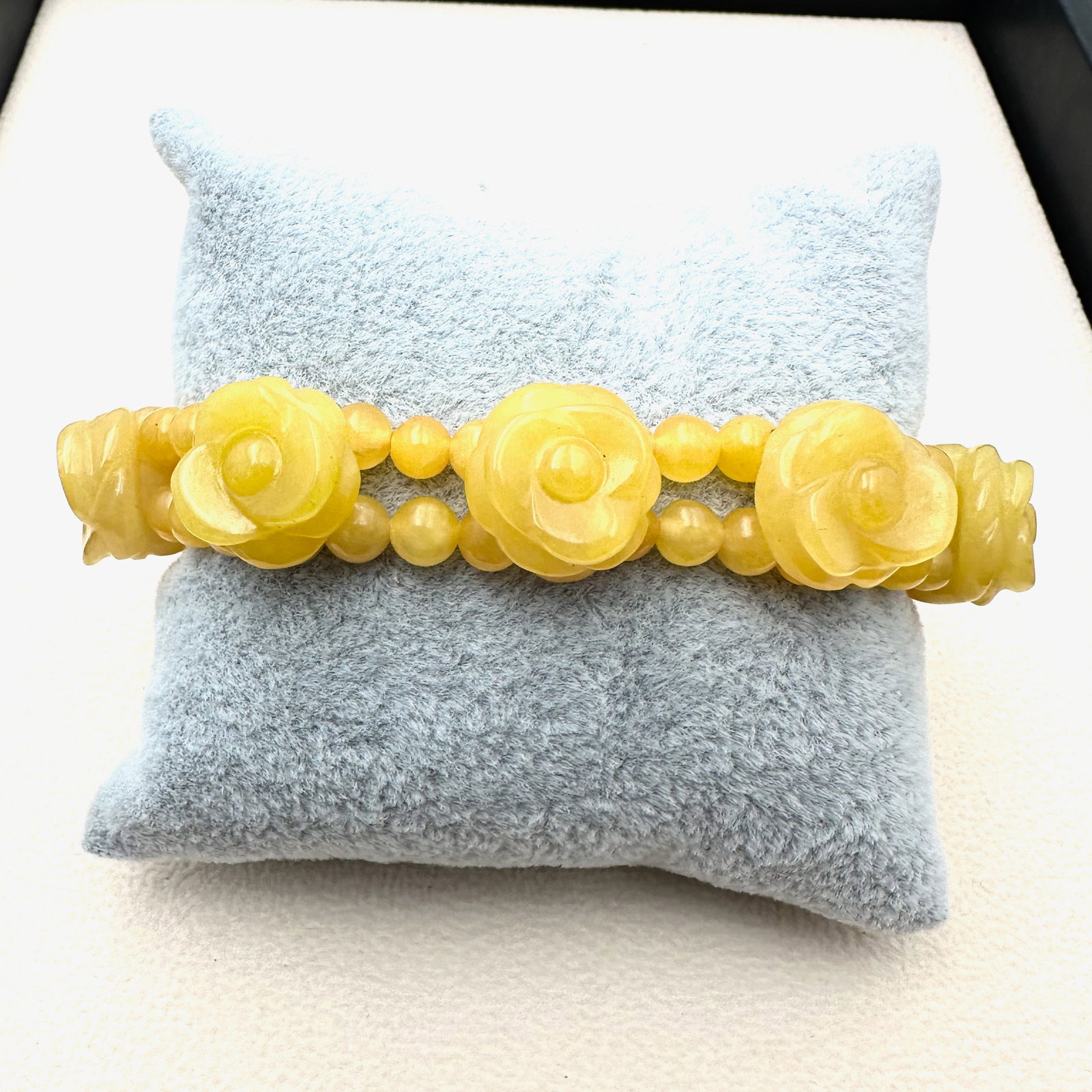 Yellow Jade Carved Rose Design Bead Bracelet Adjustable Size (1 of 2)