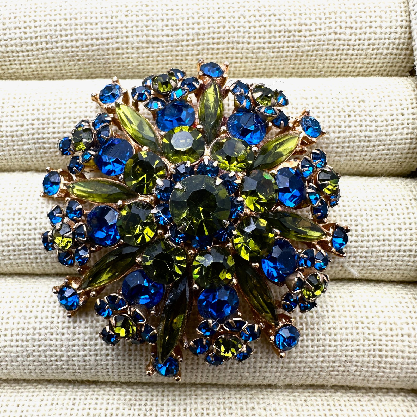 Vintage Olive Green and Blue Glass Rhinestone Gold Tone Brooch Pin Unsigned 2 Inch (1 of 2)