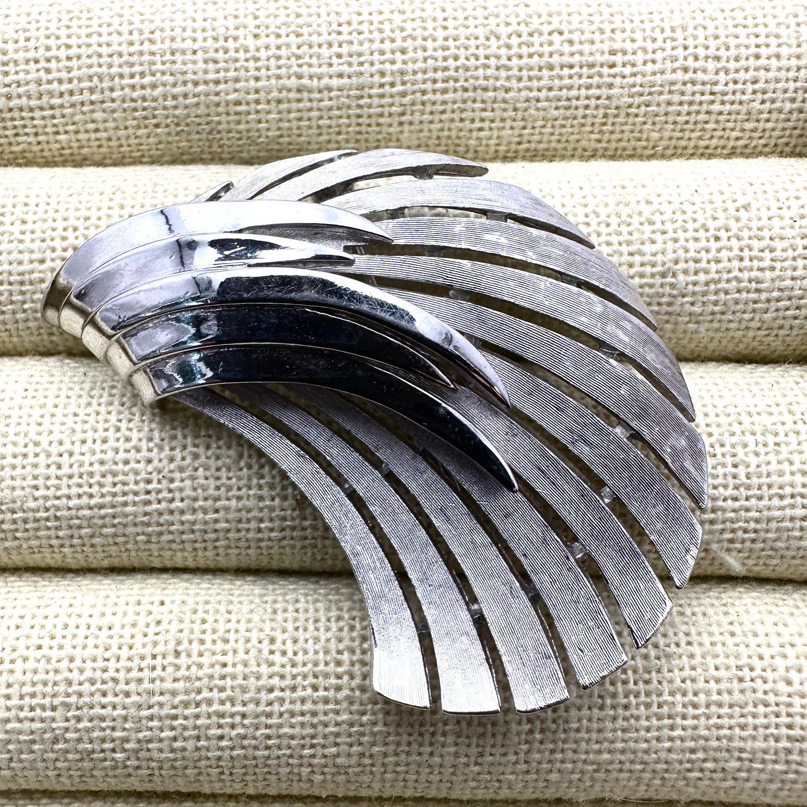 Vintage Trifari Silver Tone Brooch Pin 2.25 Inch: Vintage Trifari Silver Tone Brooch Pin 2.25 Inch