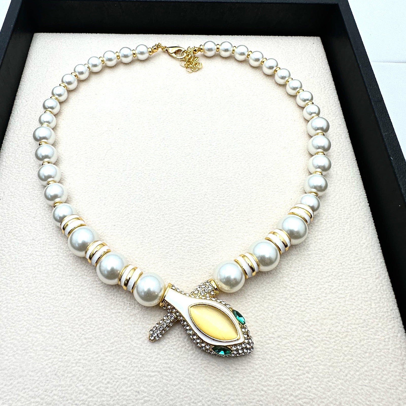 Faux Pearl Gold Tone Snake Necklace 16 to 18 Inch Length: Faux Pearl Gold Tone Snake Necklace 16 to 18 Inch Length