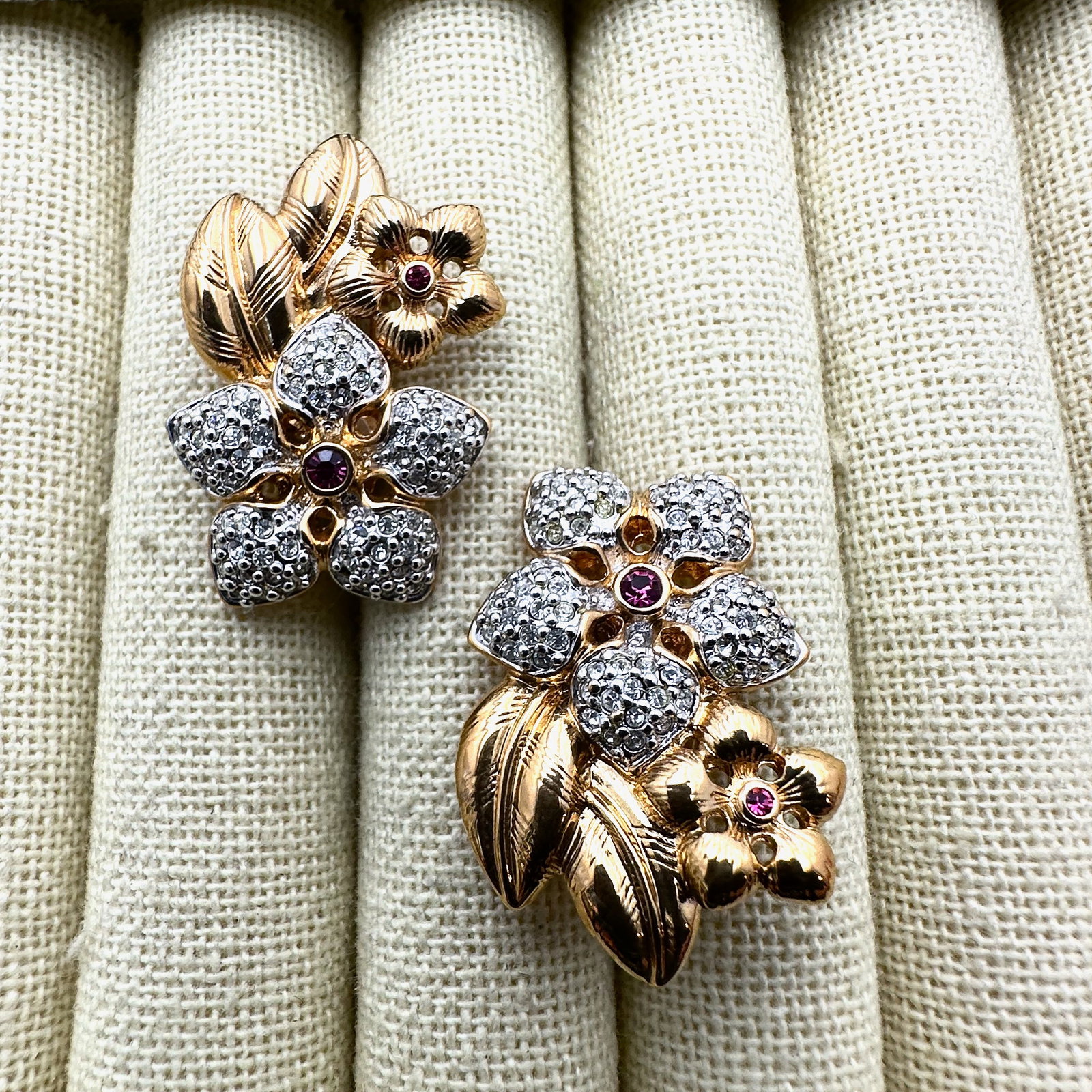 Designer Pink and Clear Crystal Gold Tone Flower Design Clip Earrings Pristine Condition (1 of 2)